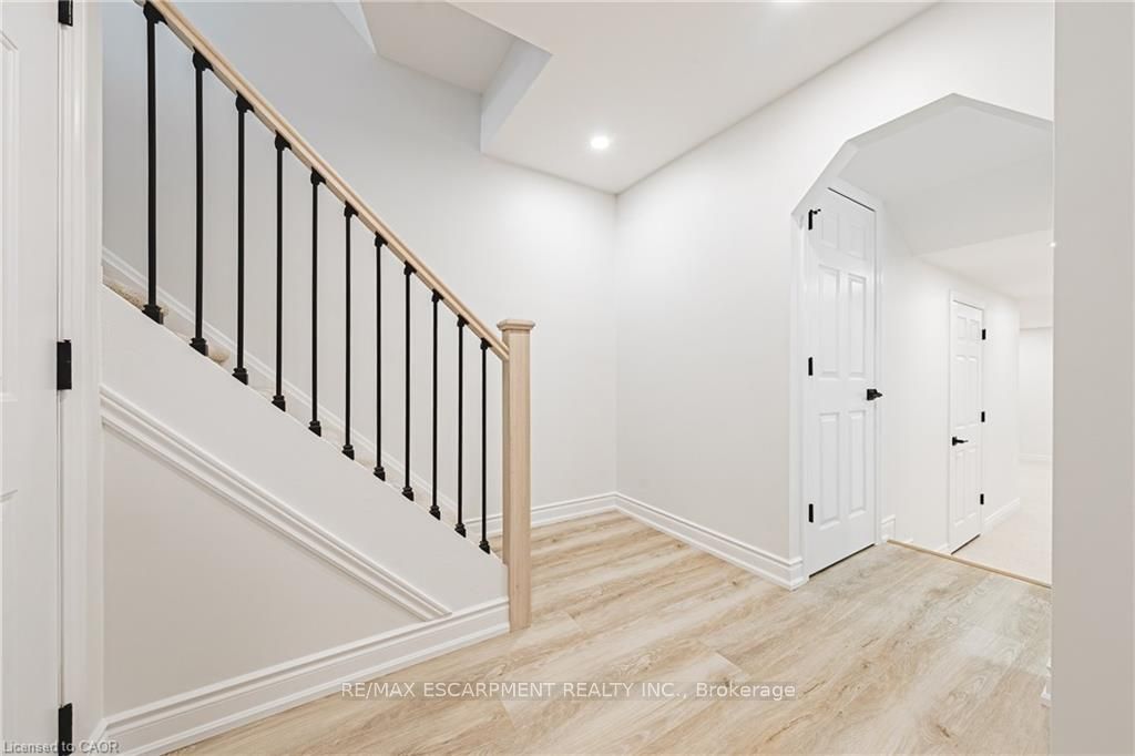 895 Maple Avenue 101, Burlington, ON L7S 2H7 photo 5