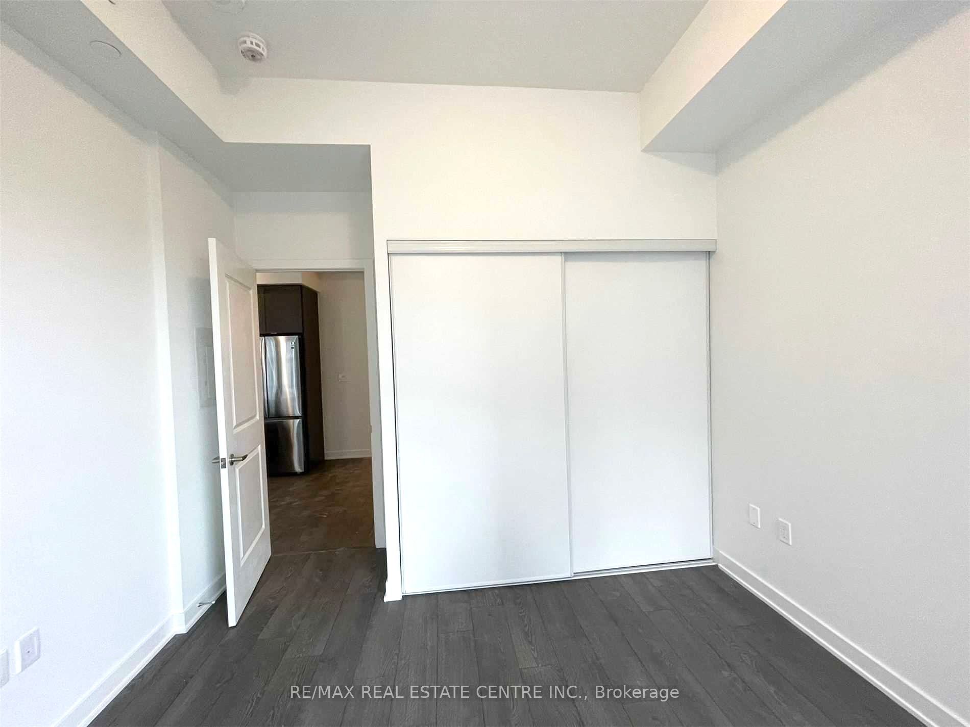 4675 Metcalfe Avenue 202, Mississauga, ON L5M 0Z8 photo 4