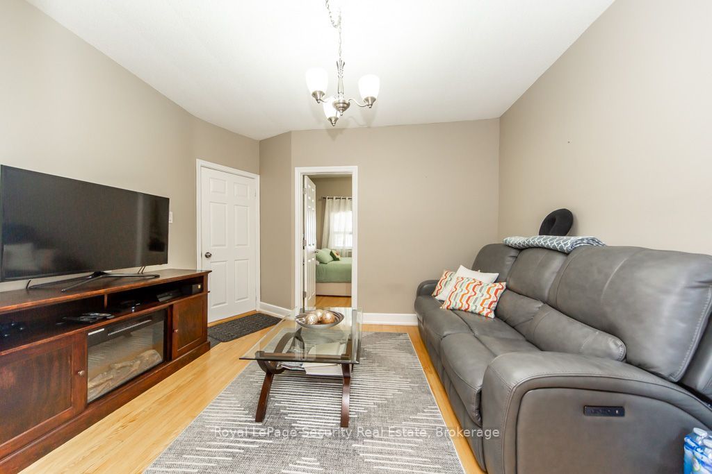 77 Brandon Avenue, Toronto, ON M6H 2E2 photo 4