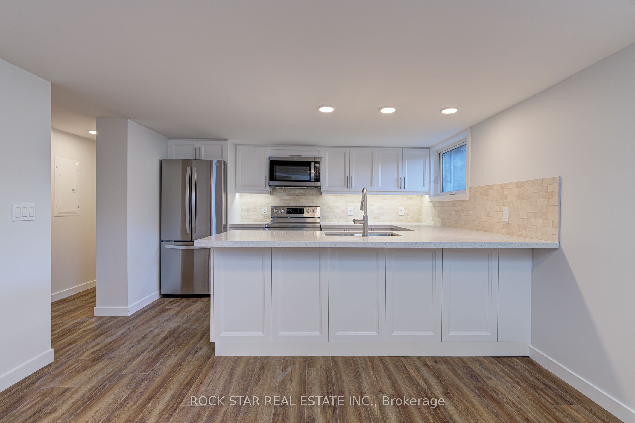 402 Jane Street, Toronto, ON M6S 3Z5 photo 2