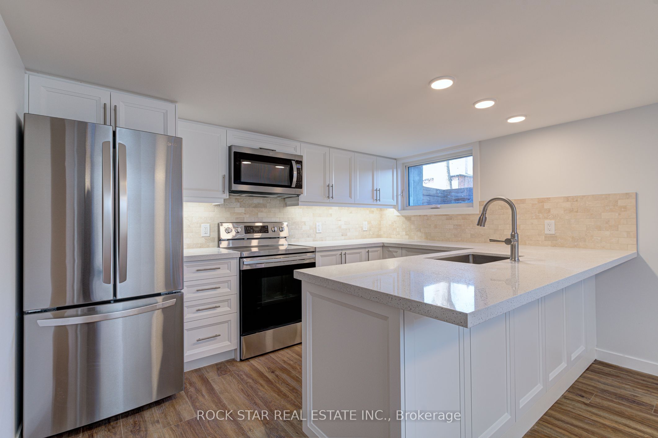 402 Jane Street, Toronto, ON M6S 3Z5 photo 3