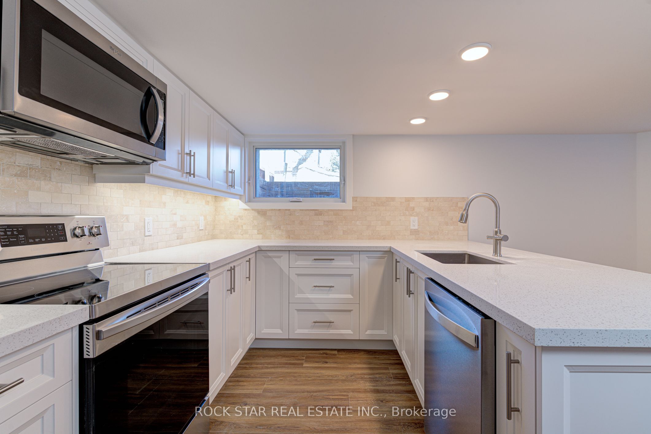 402 Jane Street, Toronto, ON M6S 3Z5 photo 4