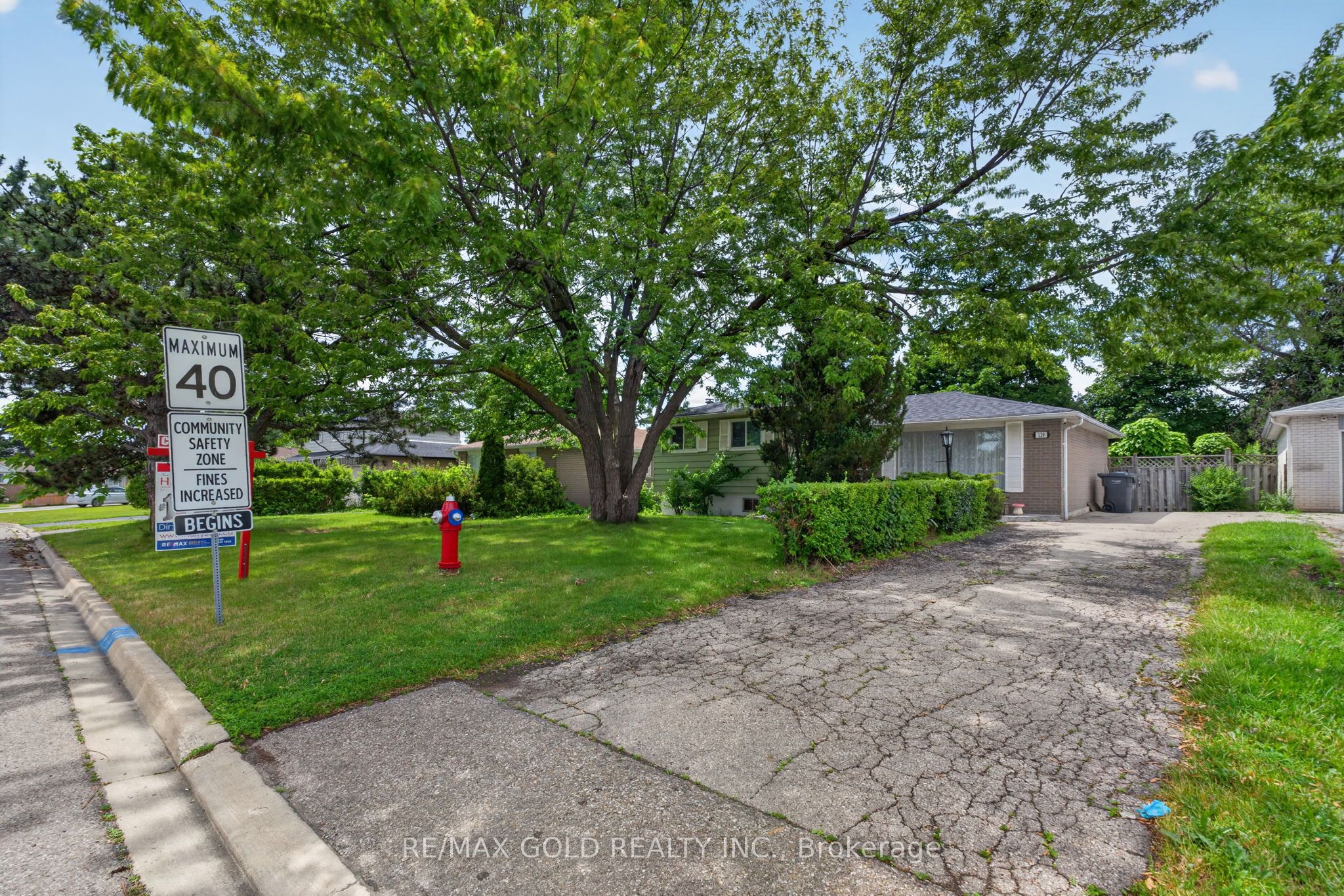 129 Folkstone Crescent, Brampton, ON L6T 3M6 photo 2