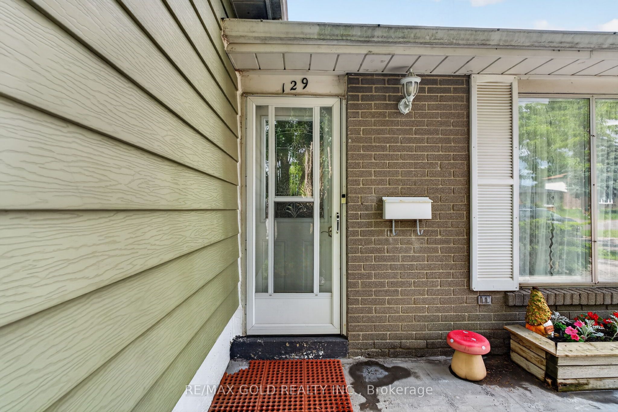 129 Folkstone Crescent, Brampton, ON L6T 3M6 photo 4