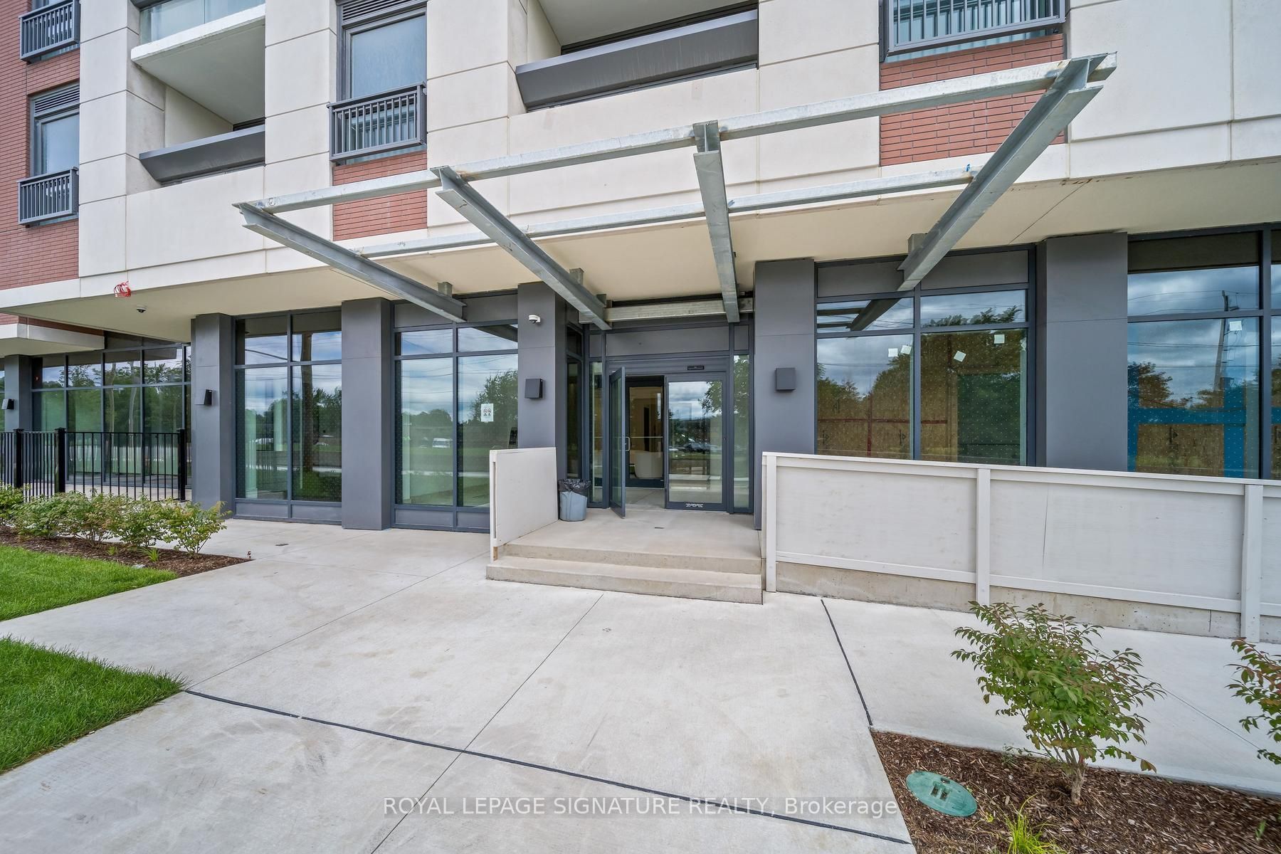 4010 Eglinton Avenue W 711, Toronto, ON M9A 0G5 photo 2
