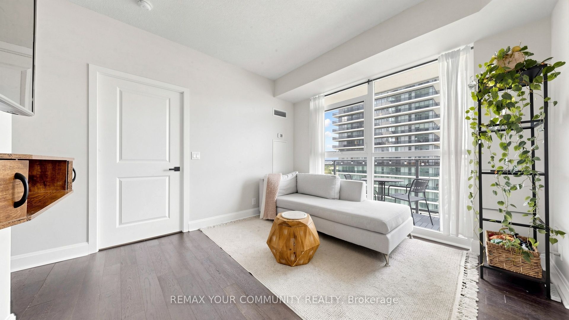 33 Shore Breeze Drive 1408, Toronto, ON M8V 0G1 photo 2
