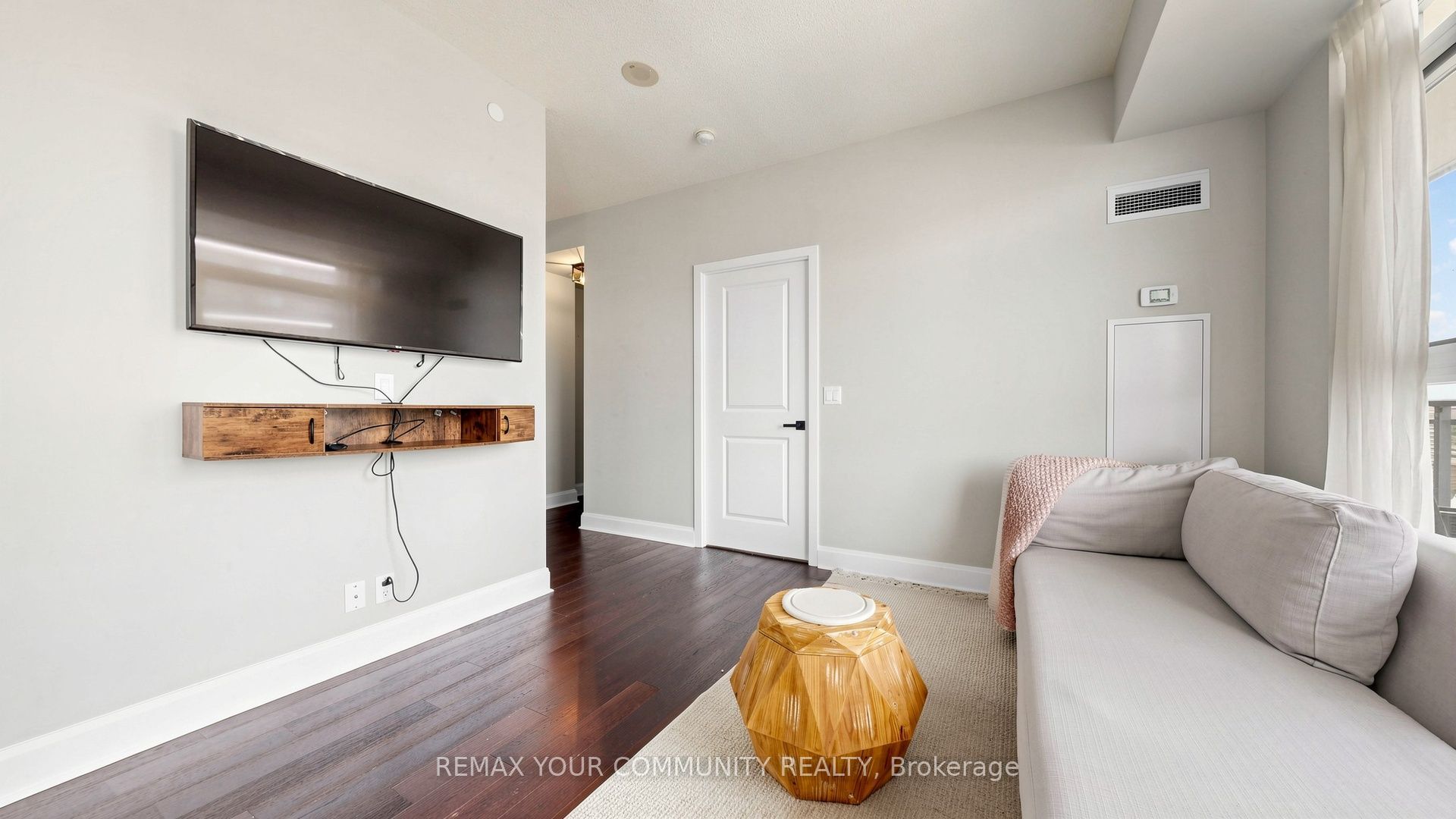33 Shore Breeze Drive 1408, Toronto, ON M8V 0G1 photo 4