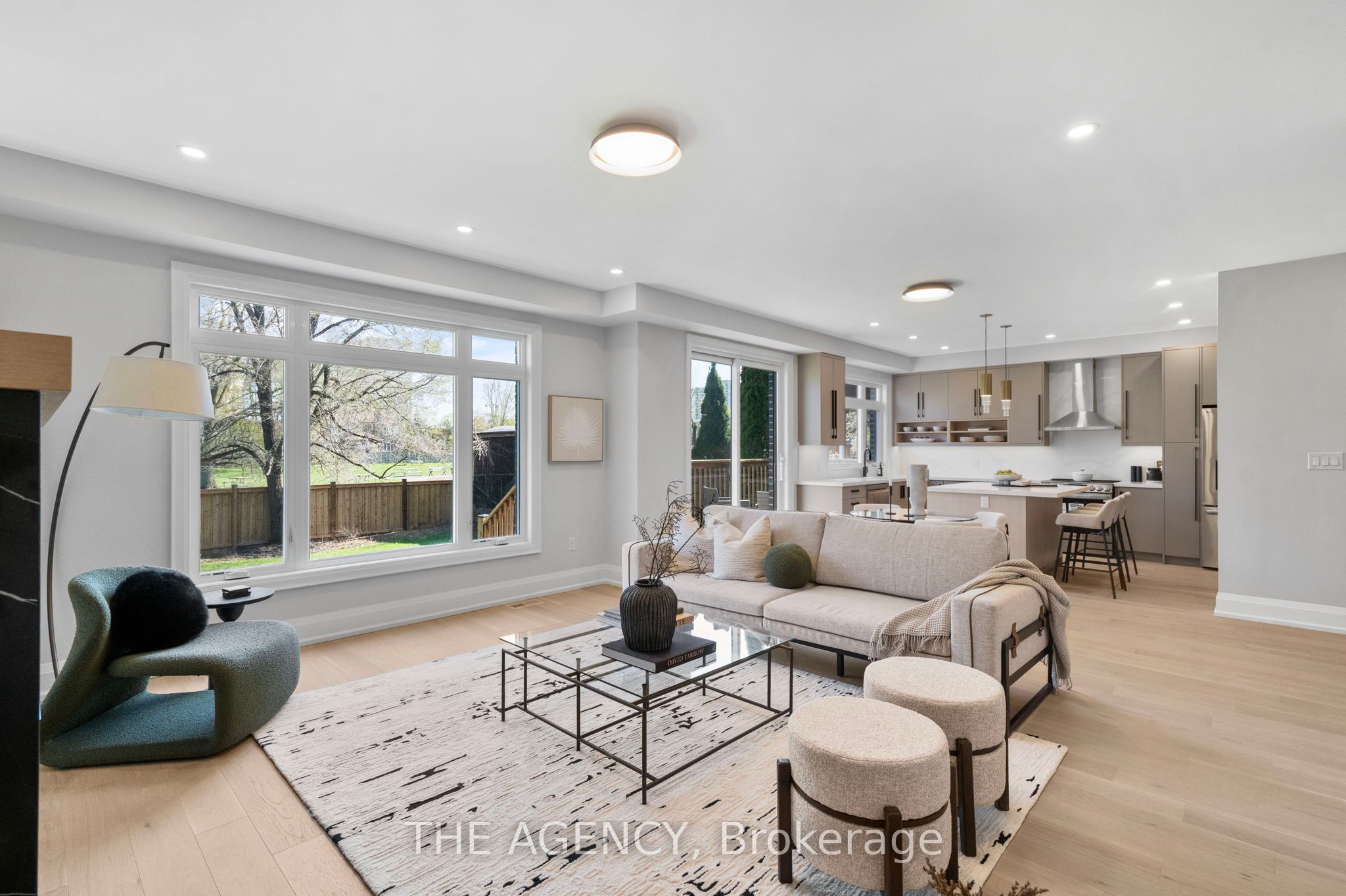 41 St Andrews Boulevard, Toronto, ON M9R 1W2 photo 2