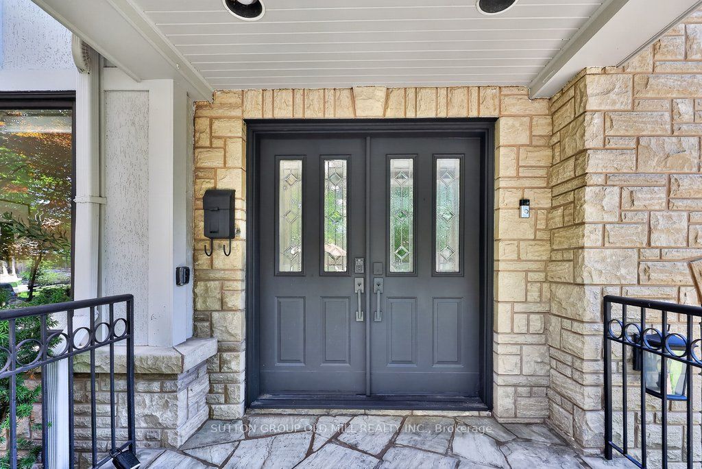 51 Princeton Road, Toronto, ON M8X 2E3 photo 2