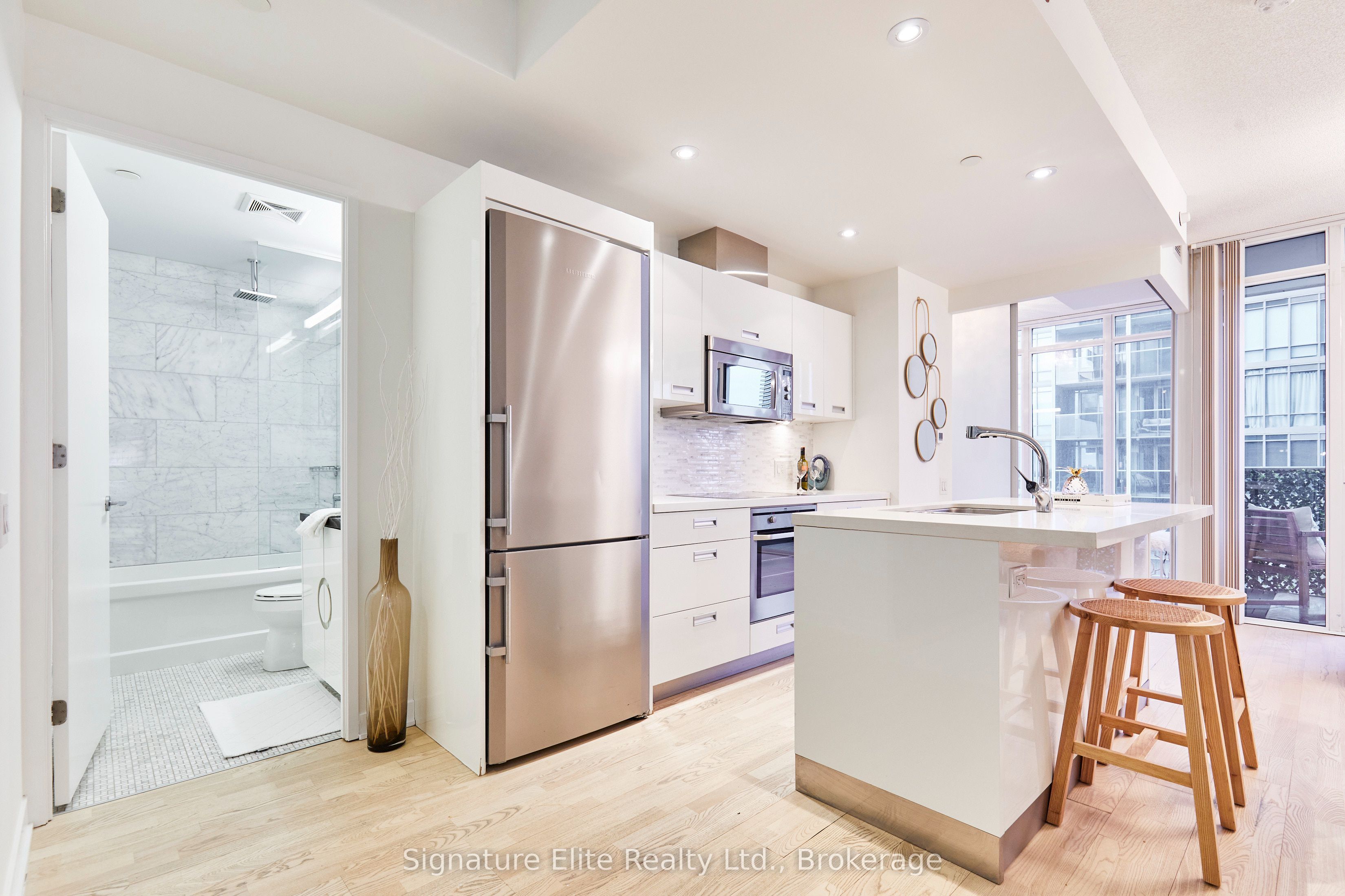 88 Park Lawn Road 1210, Toronto, ON M8Y 0B5 photo 3