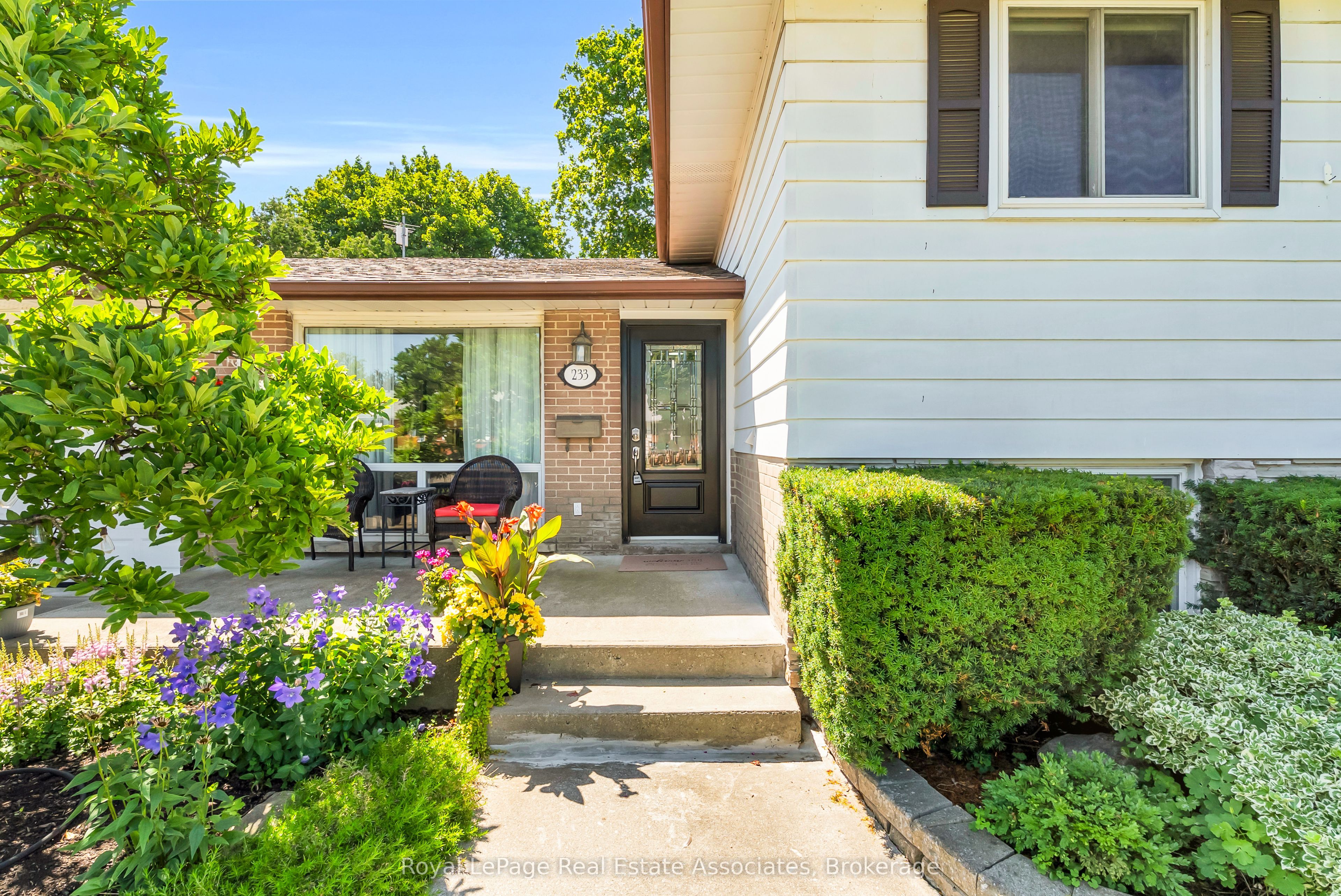 233 Elmore Drive, Halton Hills, ON L7J 1T8 photo 3