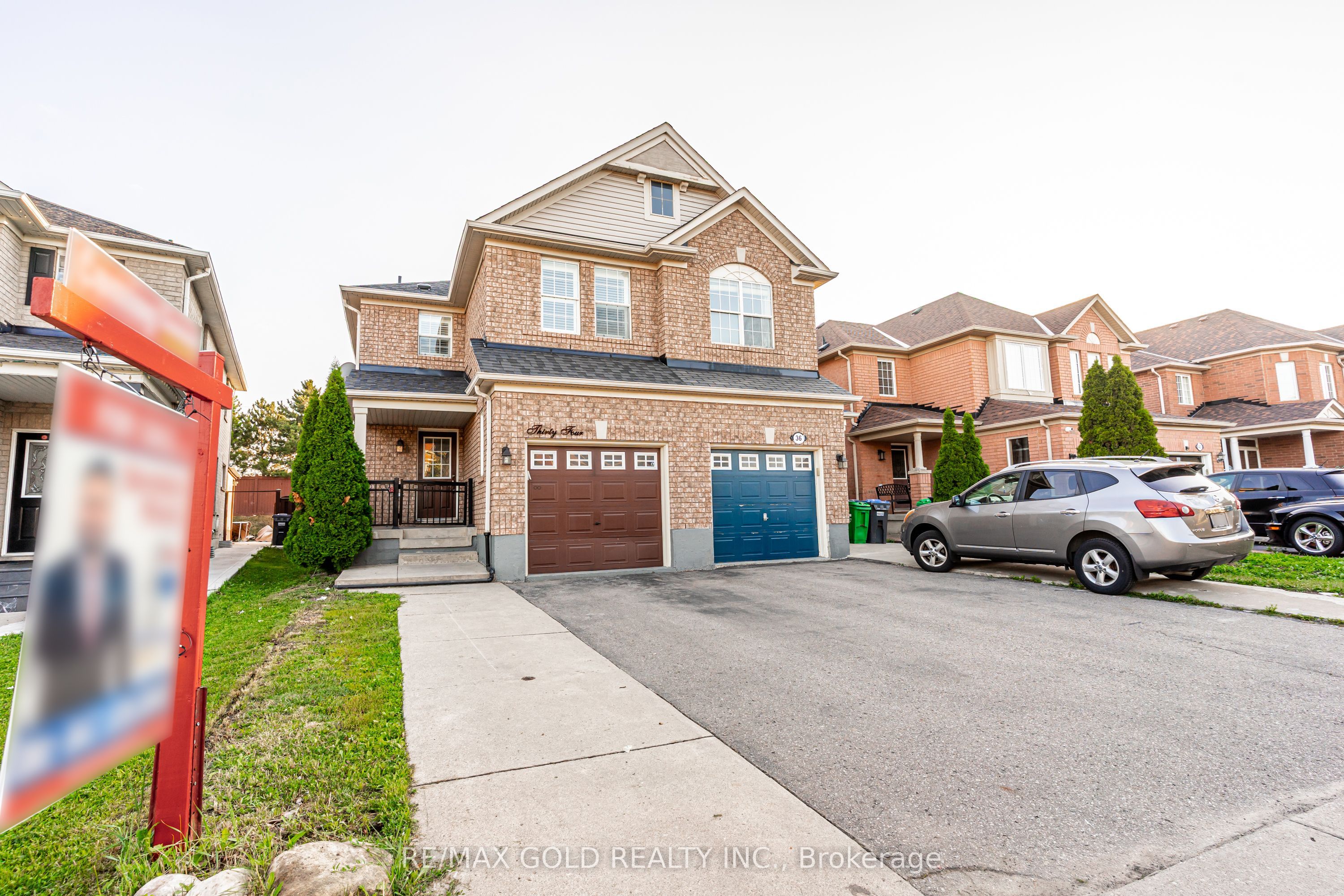 34 Jingle Crescent, Brampton, ON L6S 0B2 photo 2