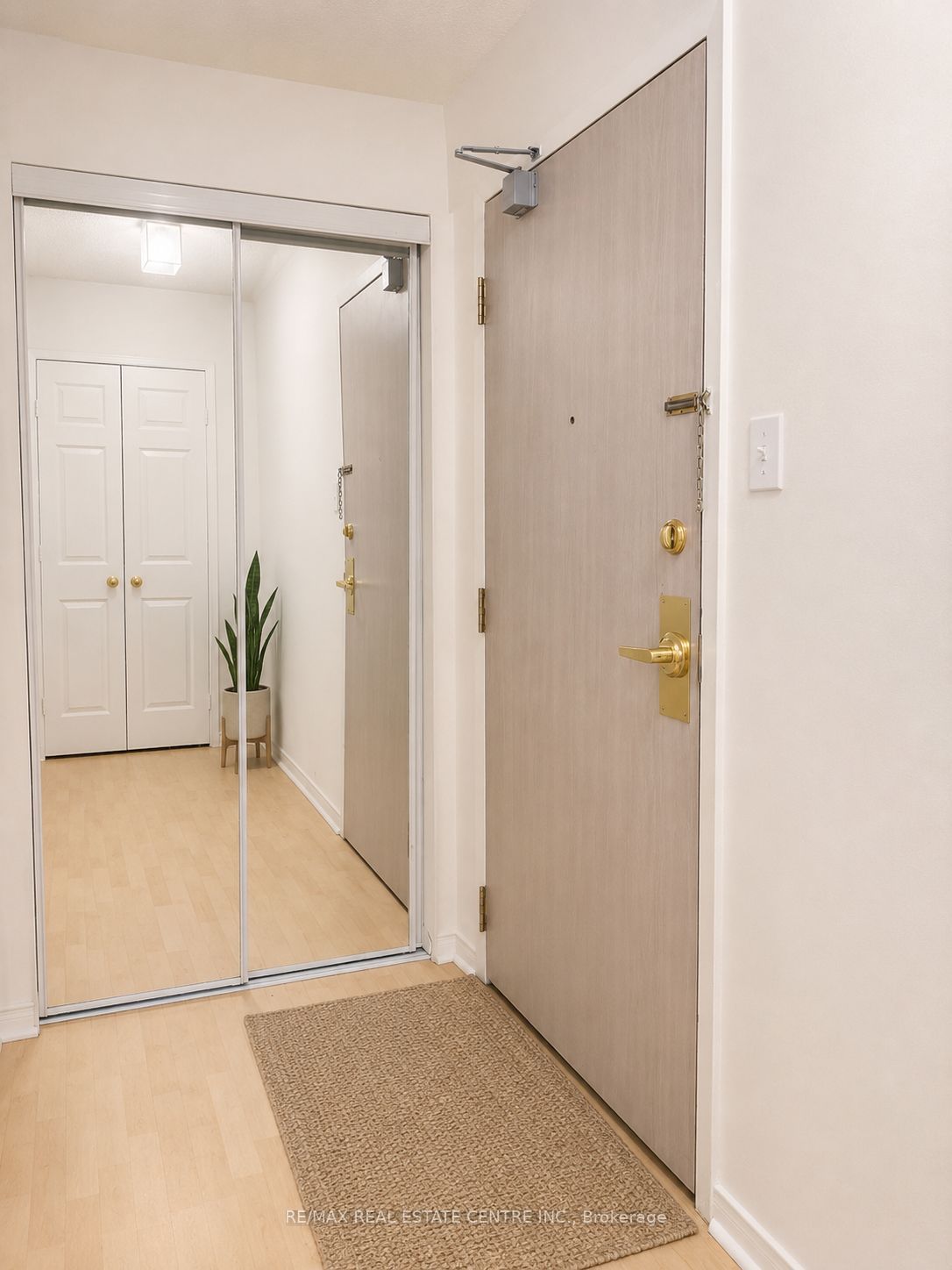 2177 Burnhamthorpe Road W 1007, Mississauga, ON L5L 5P9 photo 2