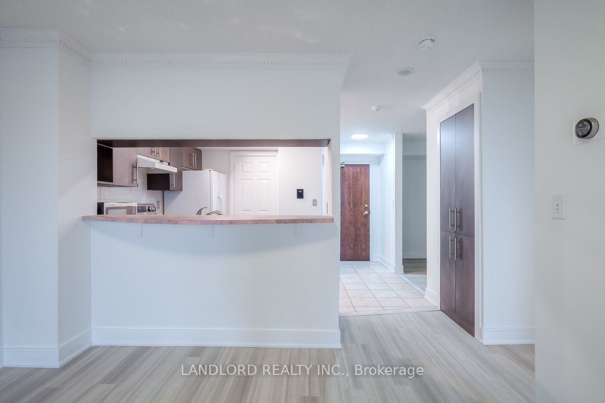 190 Manitoba Street 511, Toronto, ON M8Y 3Y8 photo 5