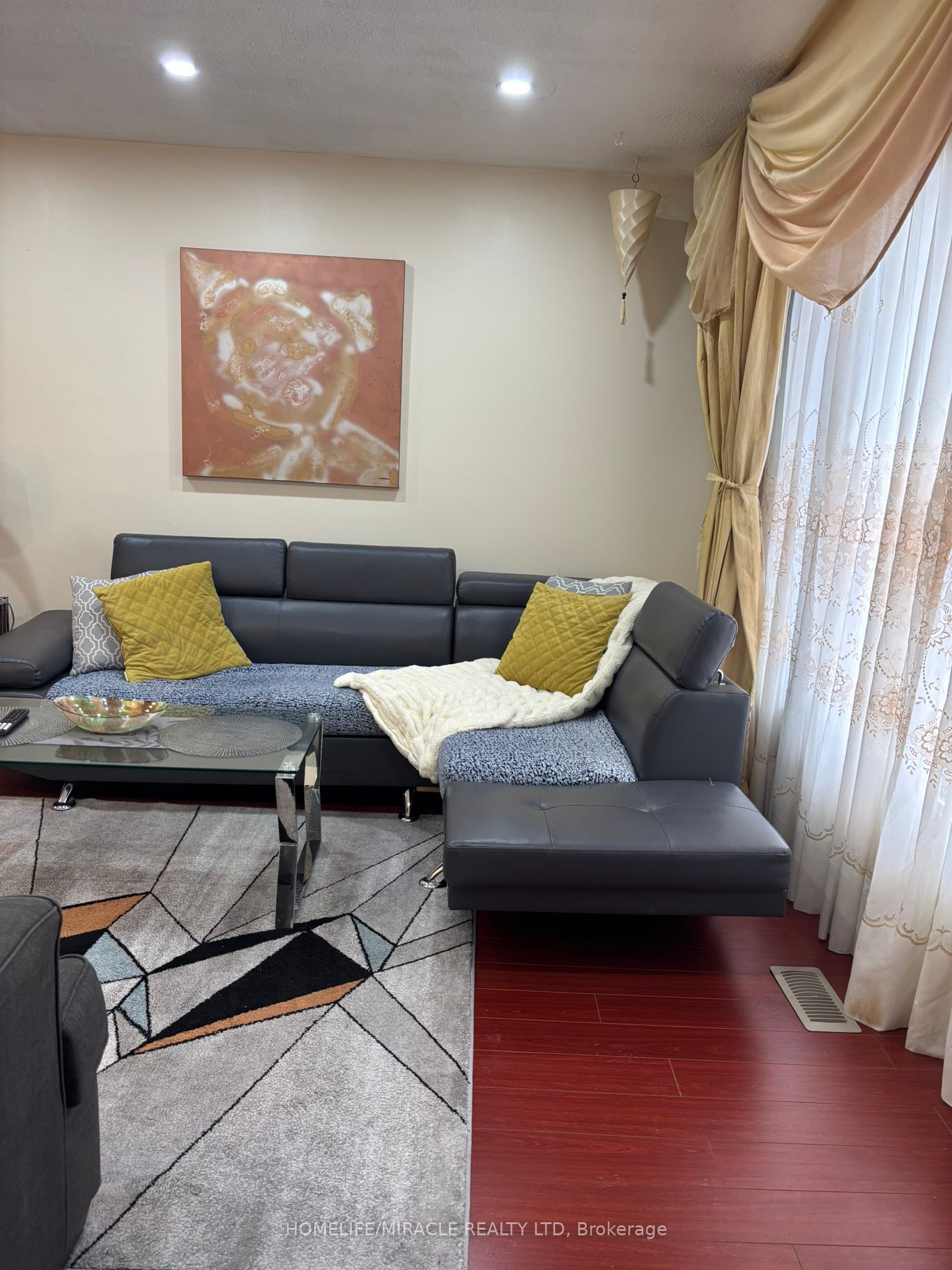 7426 Catalpa Road, Mississauga, ON L4T 2T3 photo 3