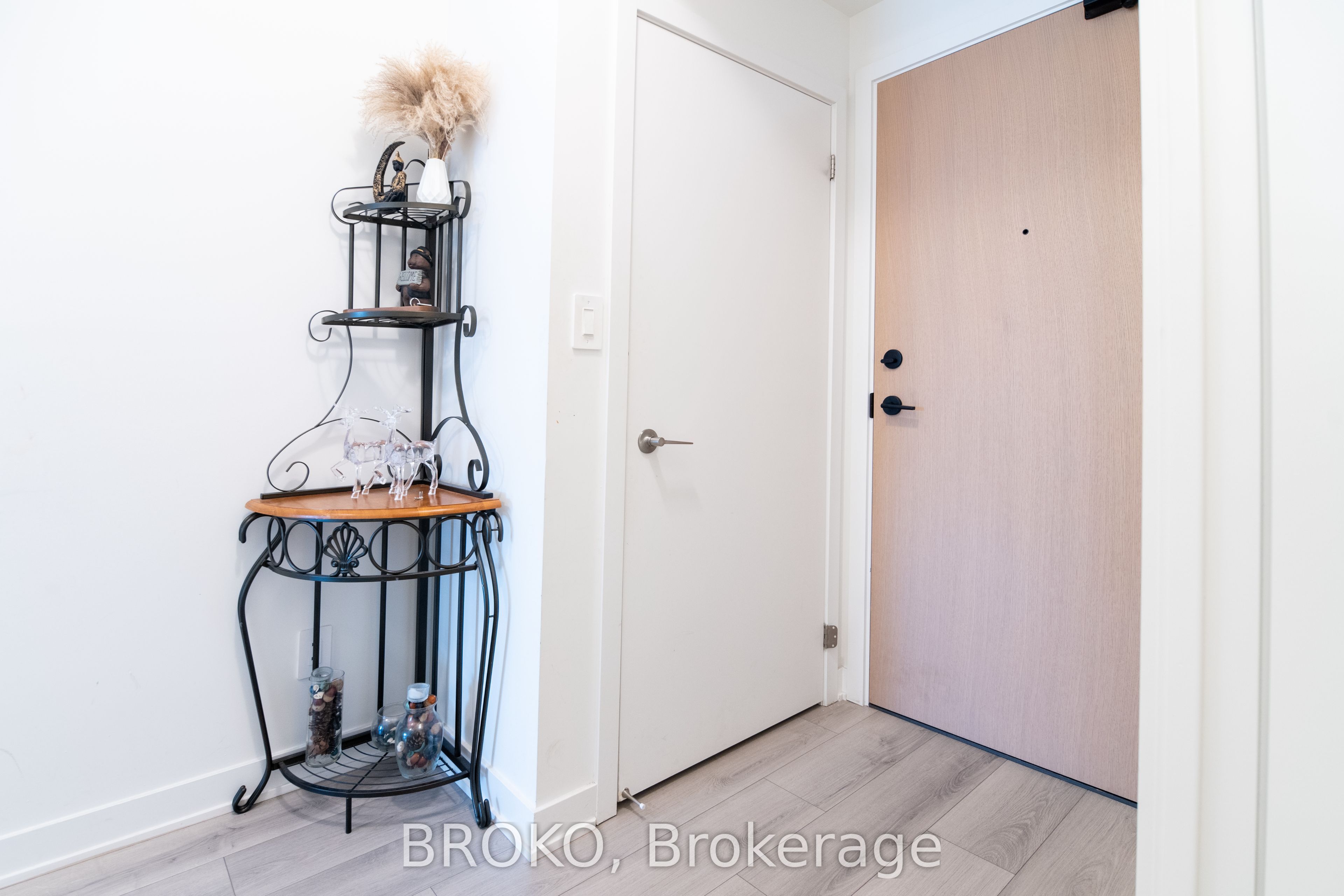 1440 Clarriage Court 312, Milton, ON L9E 1B3 photo 4