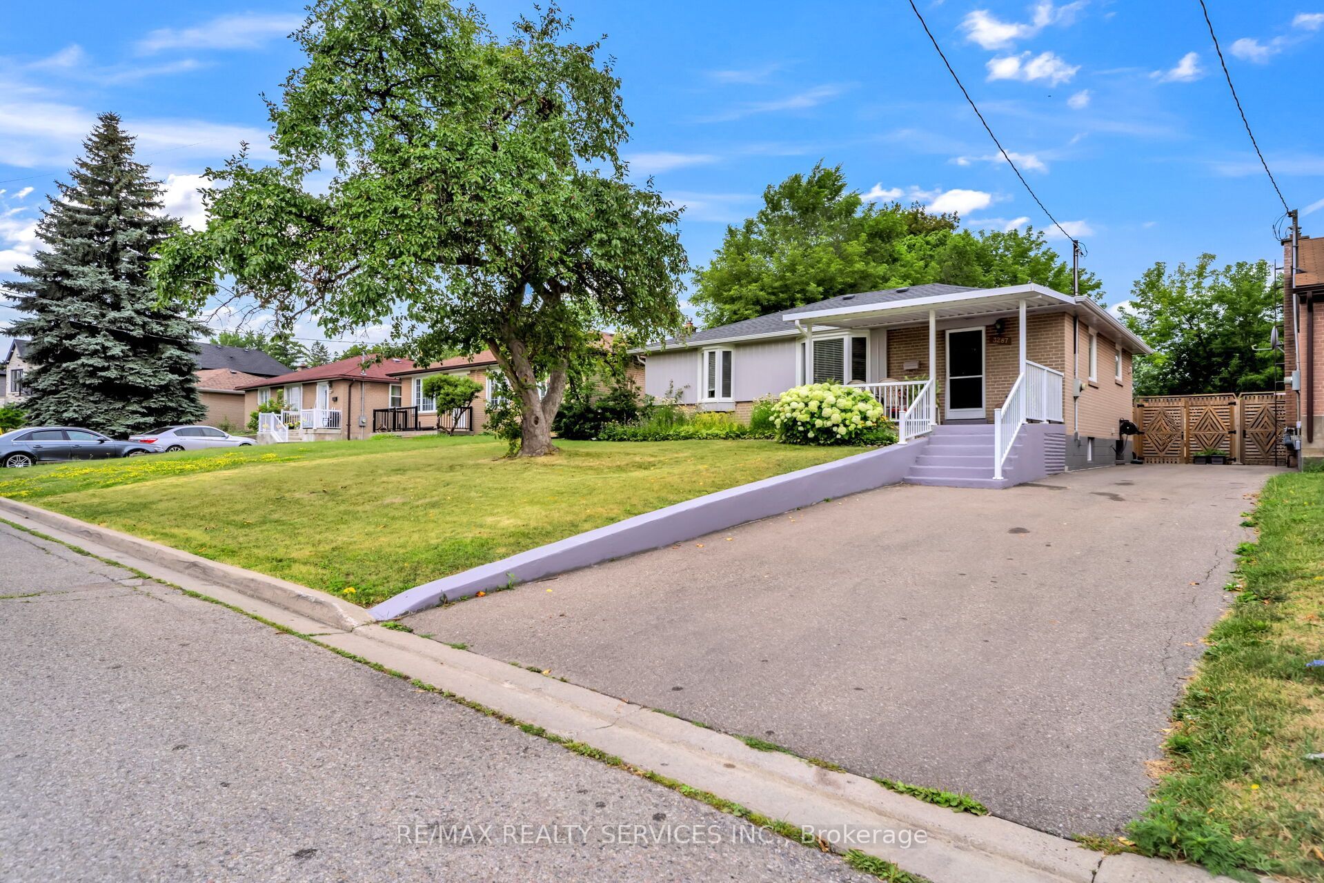 3287 Michaud Avenue, Mississauga, ON L4T 1P8 photo 2