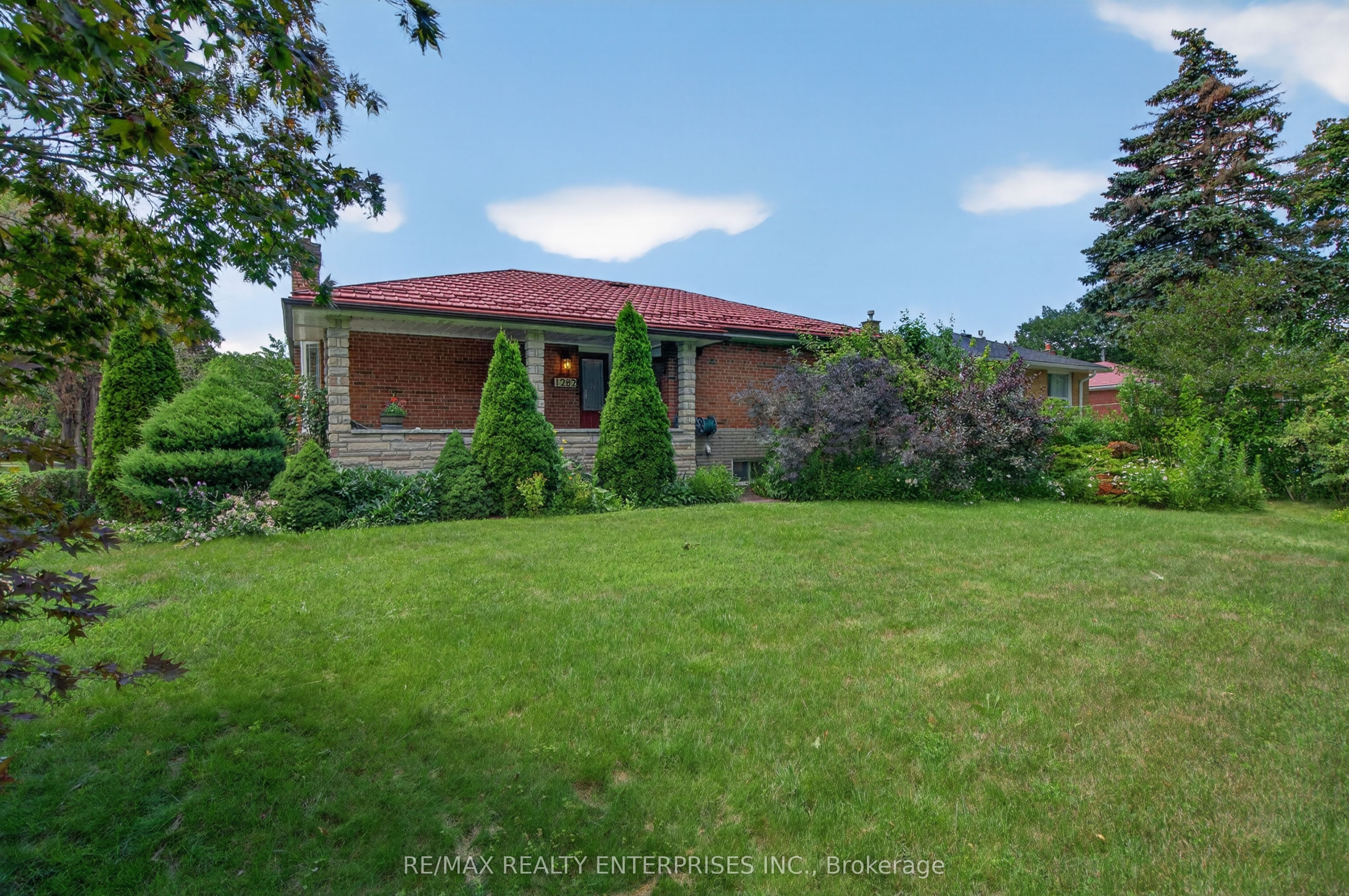 1282 Daimler Road, Mississauga, ON L5J 3T2 photo 2