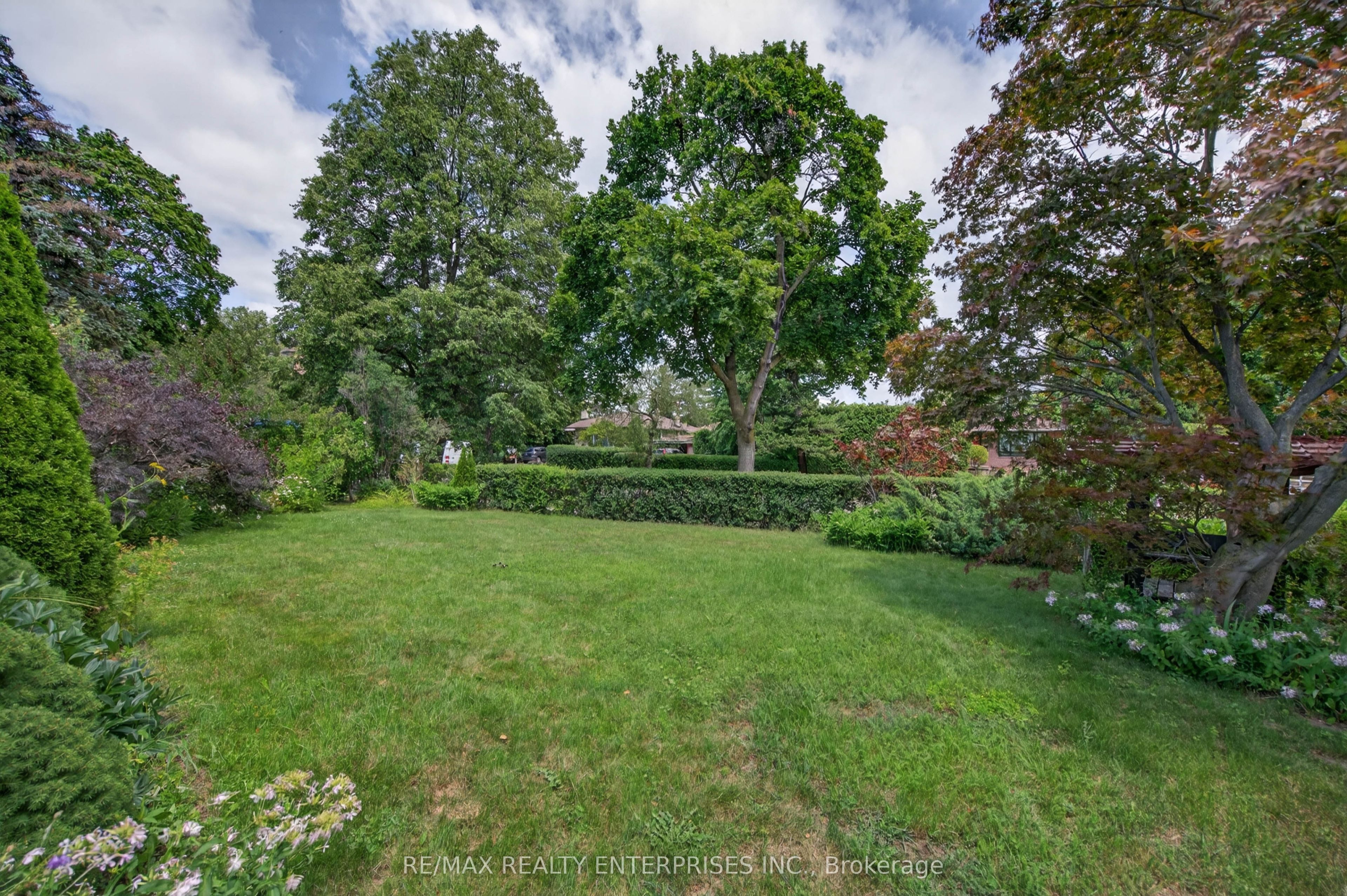 1282 Daimler Road, Mississauga, ON L5J 3T2 photo 3