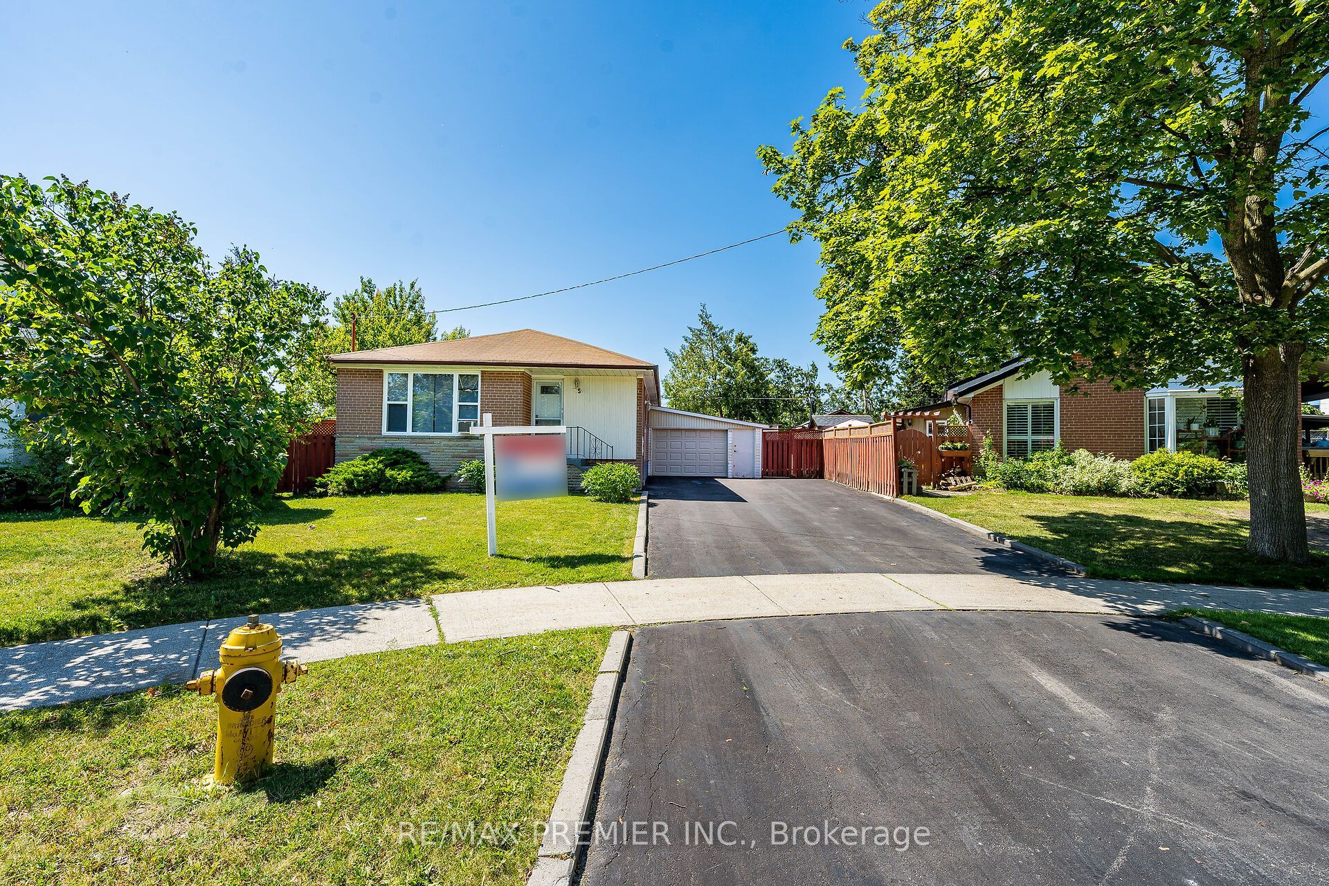 5 Valois Court, Toronto, ON M9V 2Z4