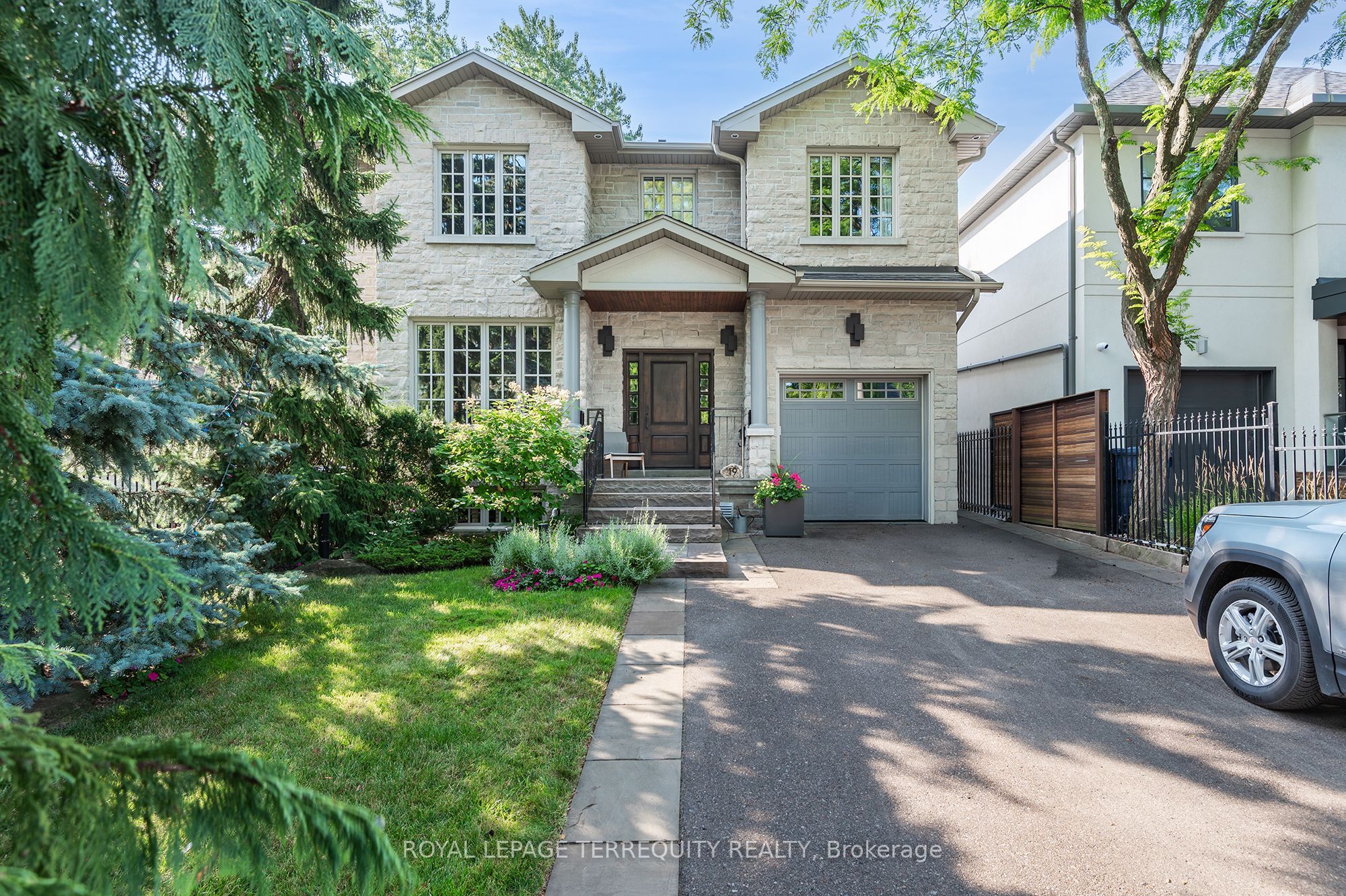 19 Bannon Avenue, Toronto, ON M8X 1T6 photo 3