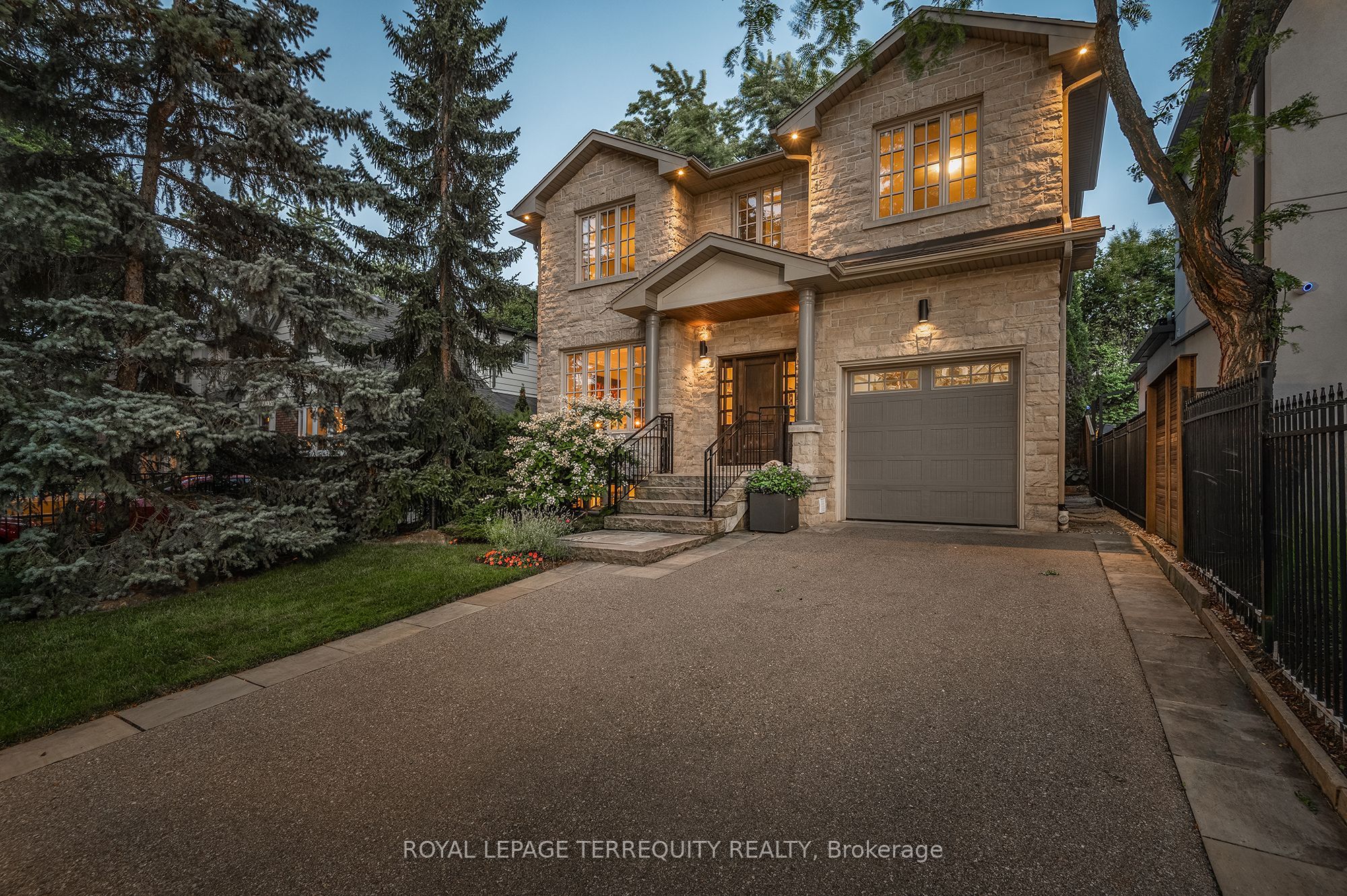 19 Bannon Avenue, Toronto, ON M8X 1T6 photo 4