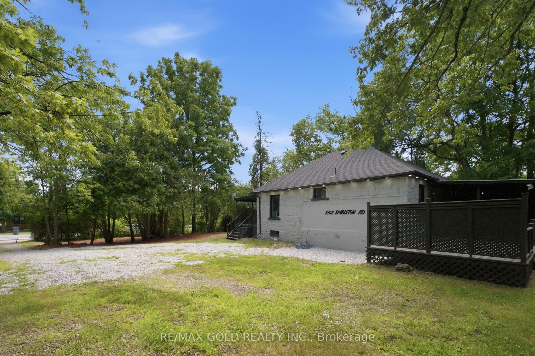 2702 Embleton Road, Brampton, ON L6X 0E2 photo 2