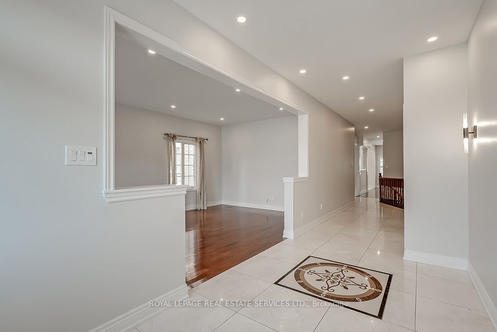 2596 North Ridge Trail, Oakville, ON L6H 7L5 photo 3