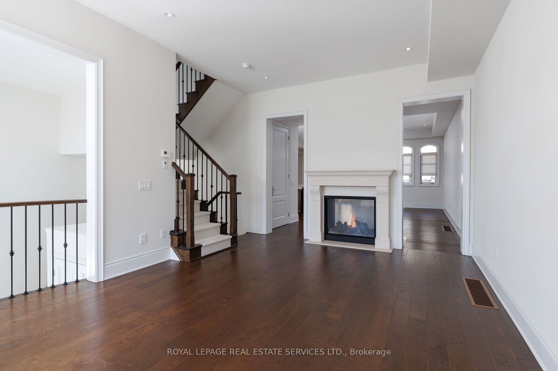 257 Hanover Street, Oakville, ON L6K 0H3 photo 3