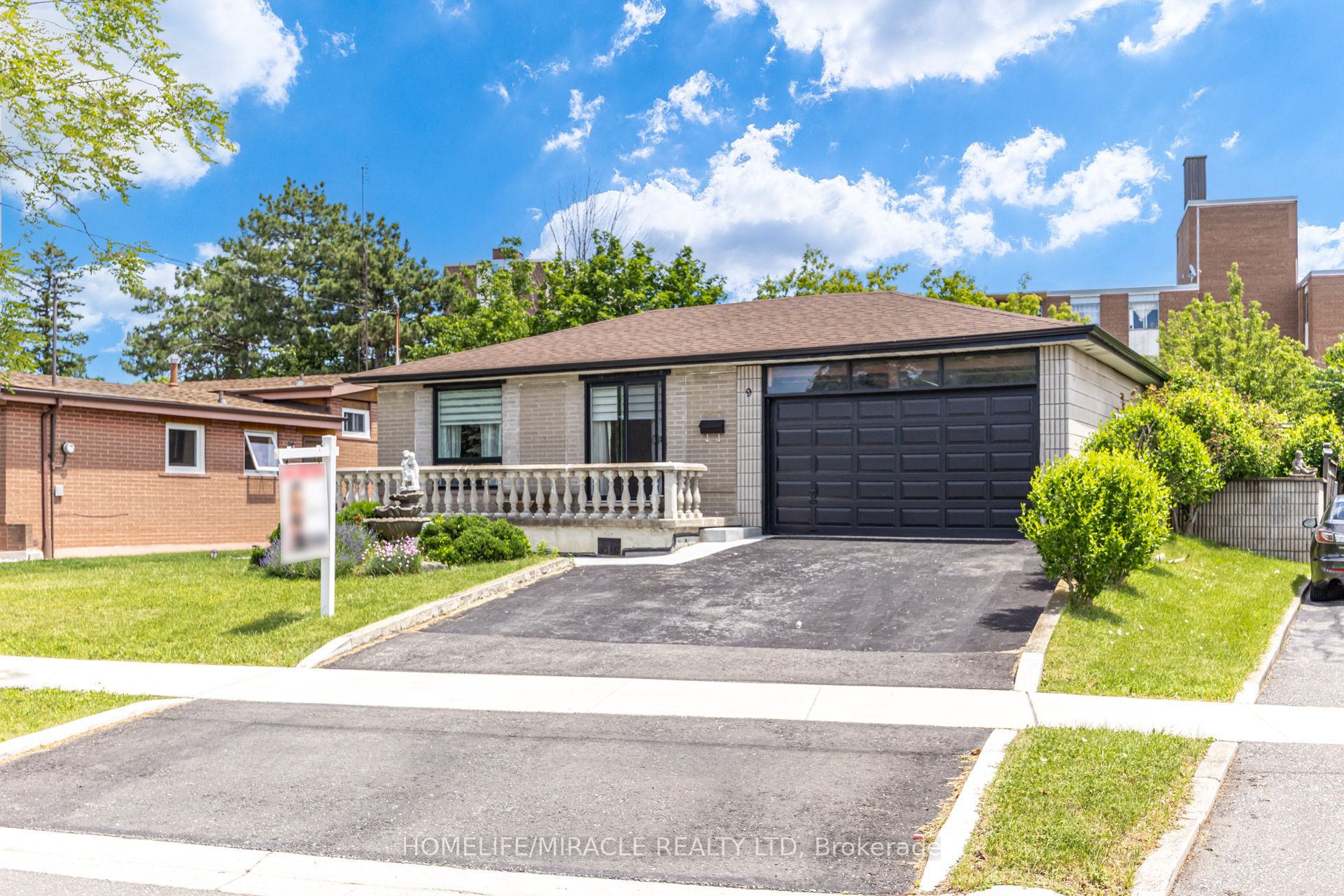 9 Wheatsheaf Crescent, Toronto, ON M3N 1P7