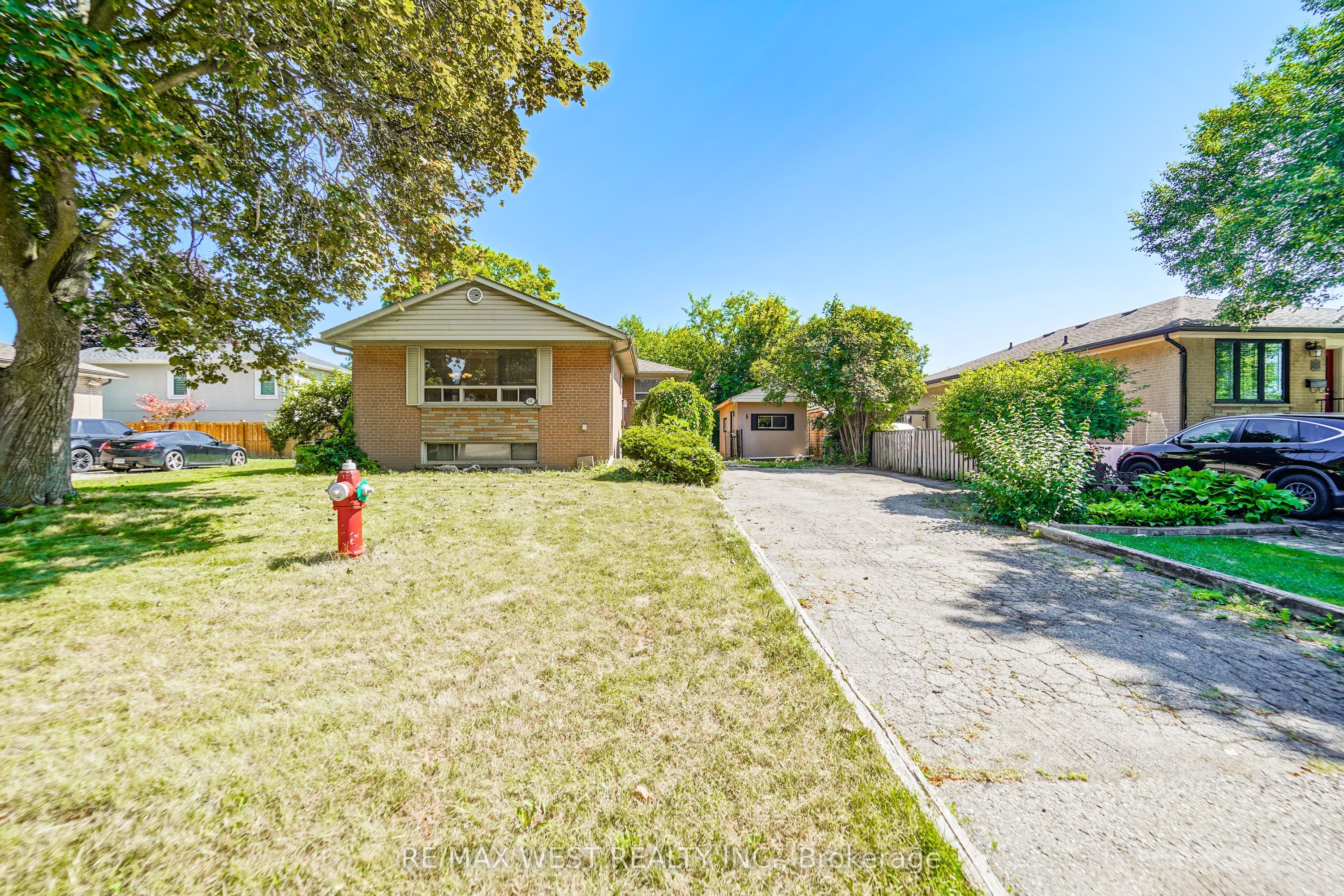 18 Mcclure Avenue, Brampton, ON L6X 2E3 photo 2