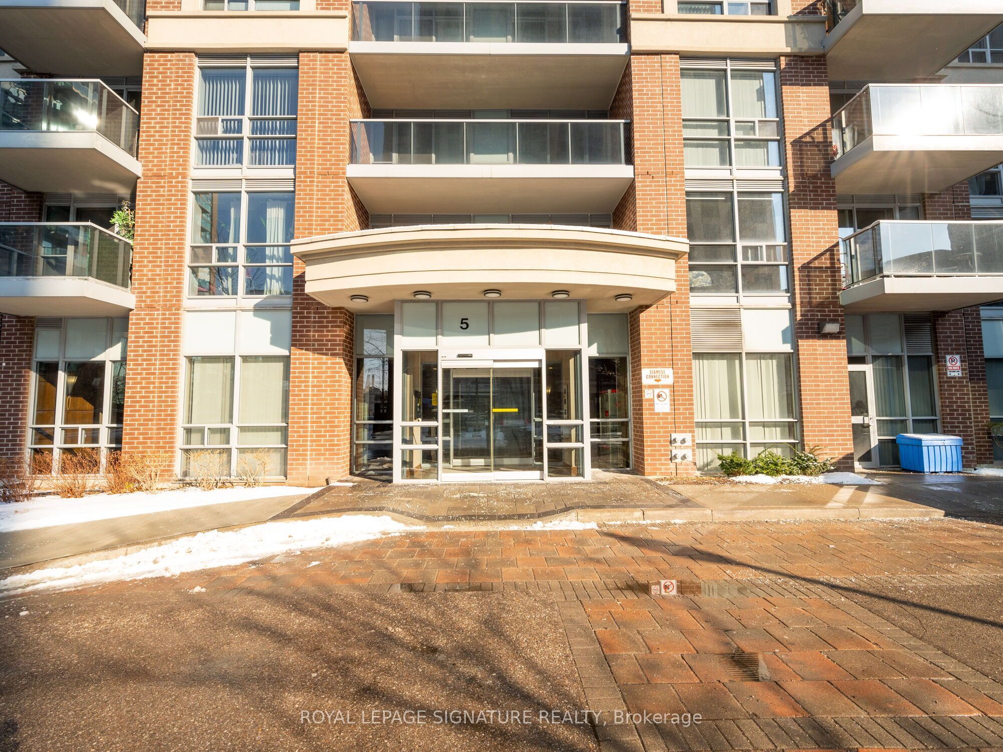 5 Michael Power Place 901, Toronto, ON M9A 0A3 photo 2