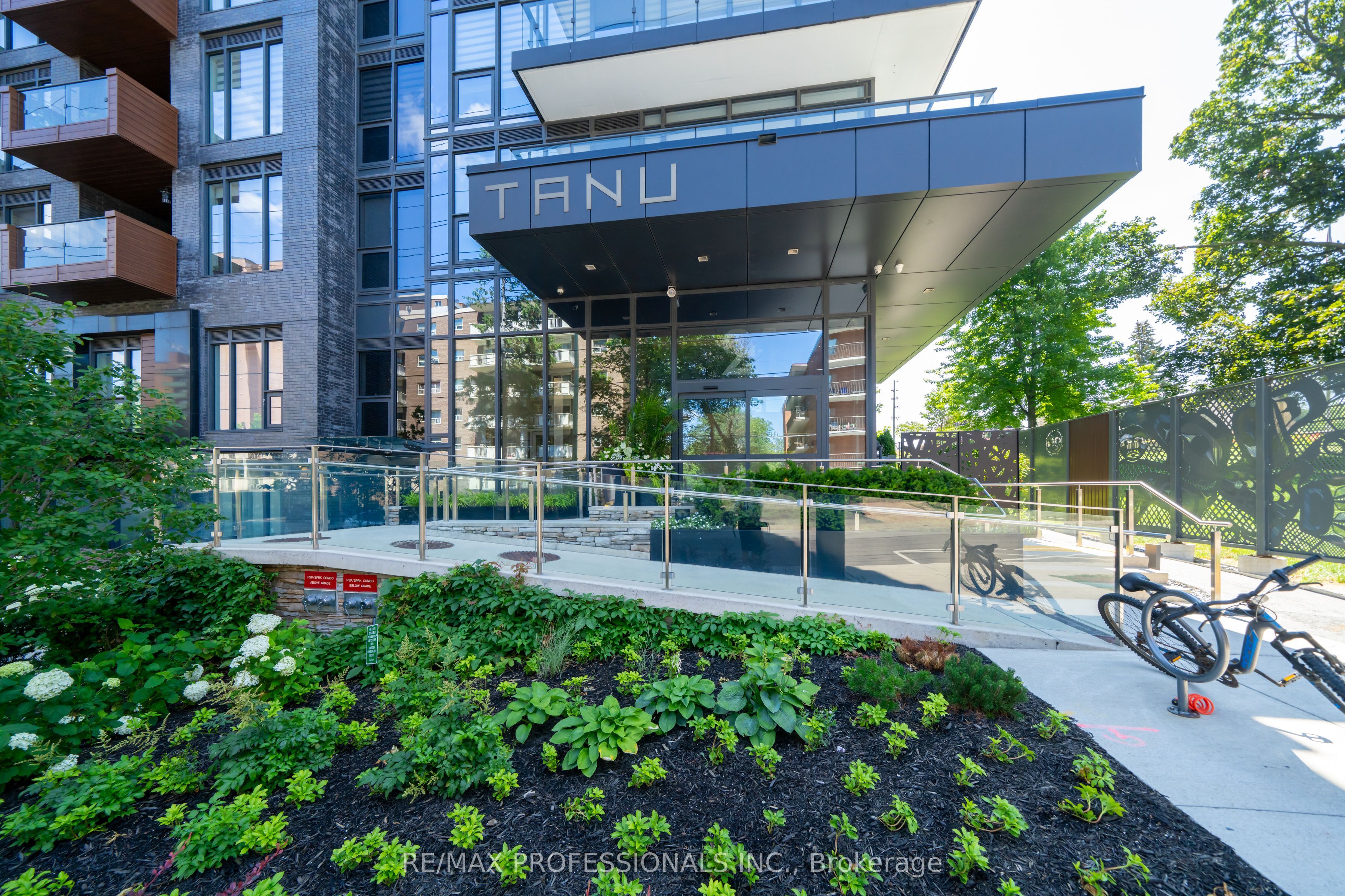 21 Park Street E 816, Mississauga, ON L5G 1L6