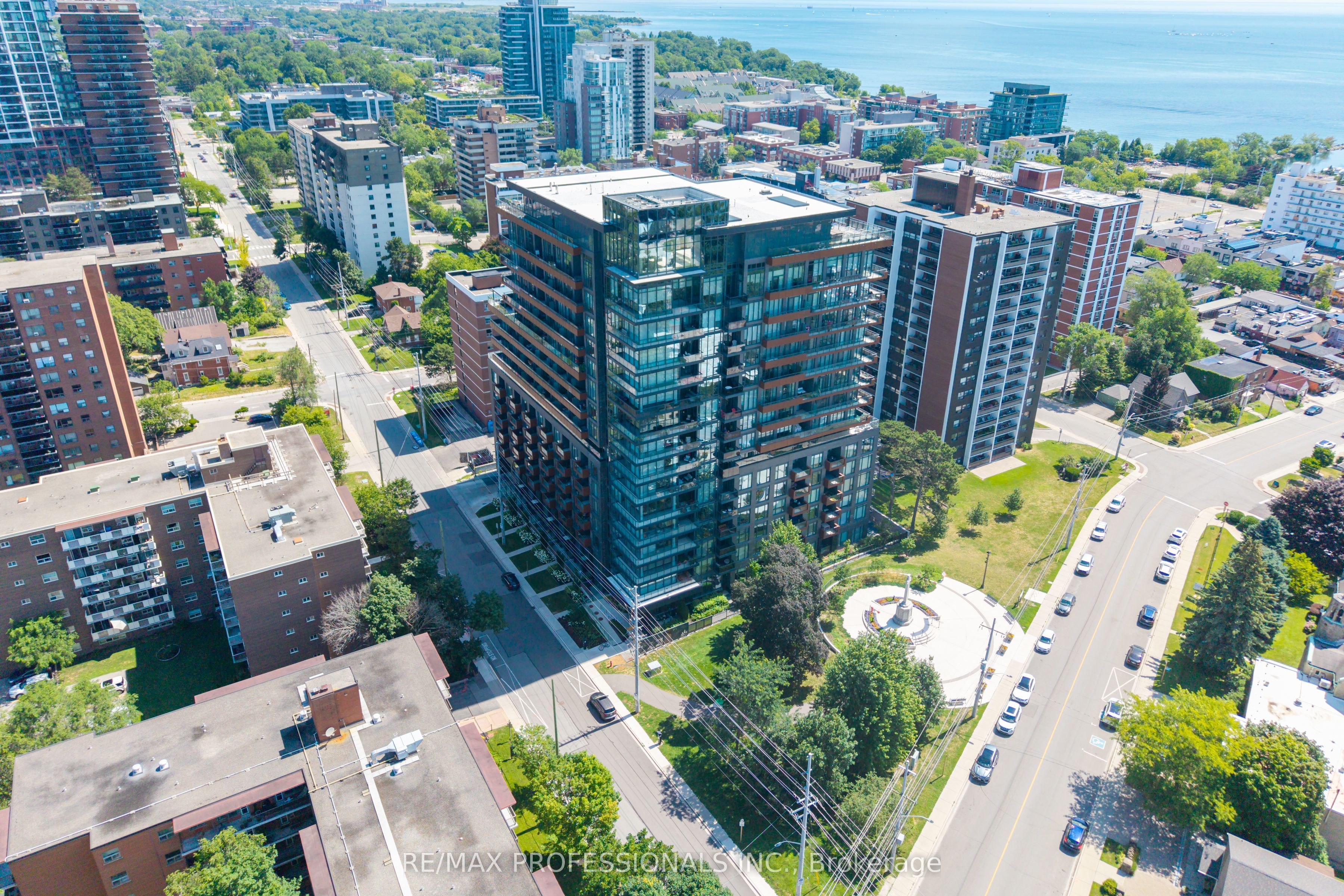 21 Park Street E 816, Mississauga, ON L5G 1L6 photo 3