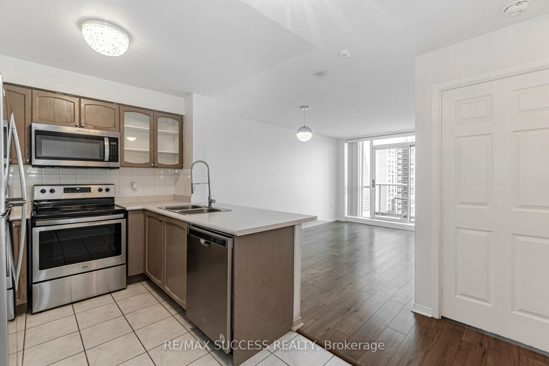 11 Michael Power Place PH14, Toronto, ON M9A 5G3 photo 5
