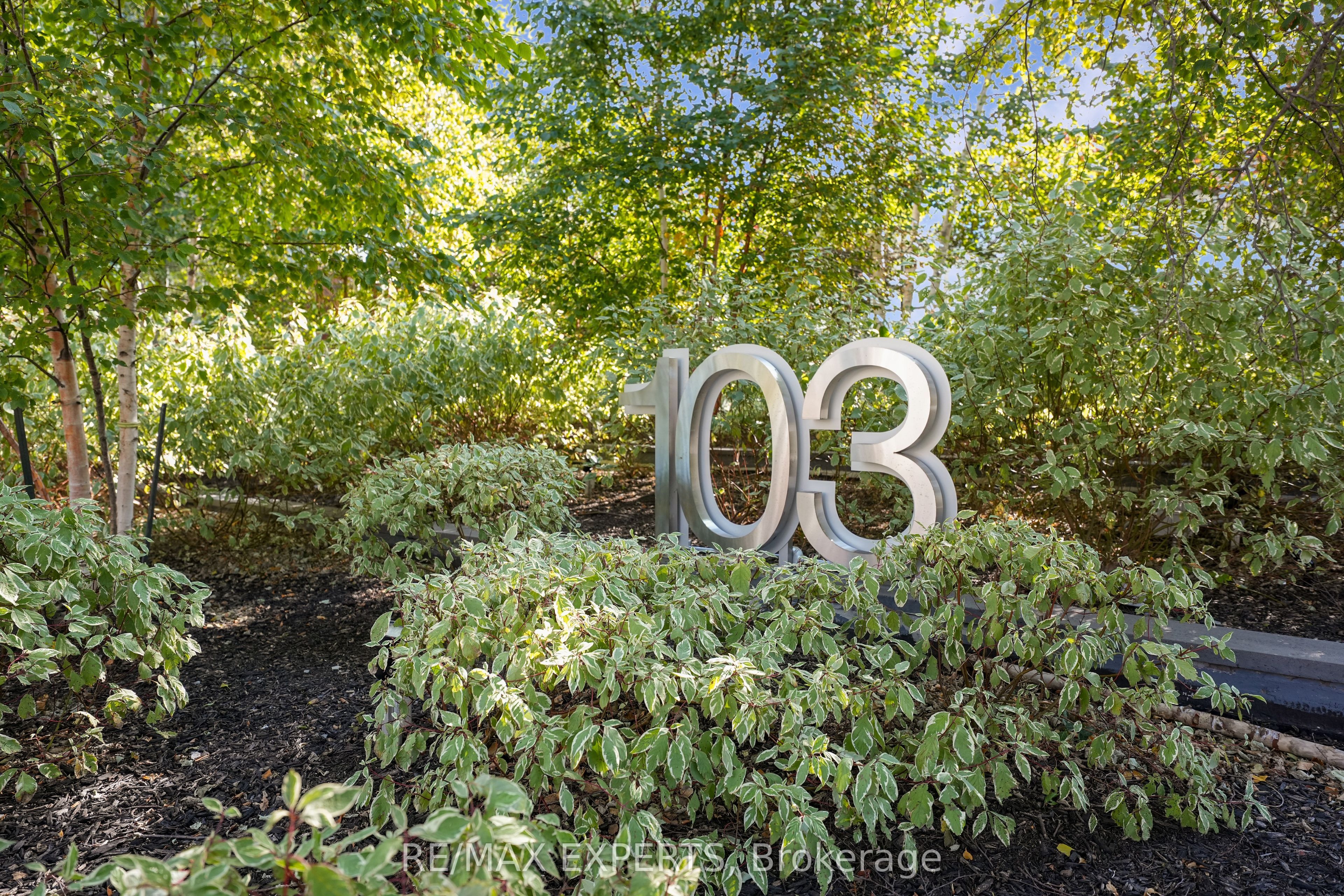 103 The Queensway N/A 1915, Toronto, ON M6S 5B5 photo 2