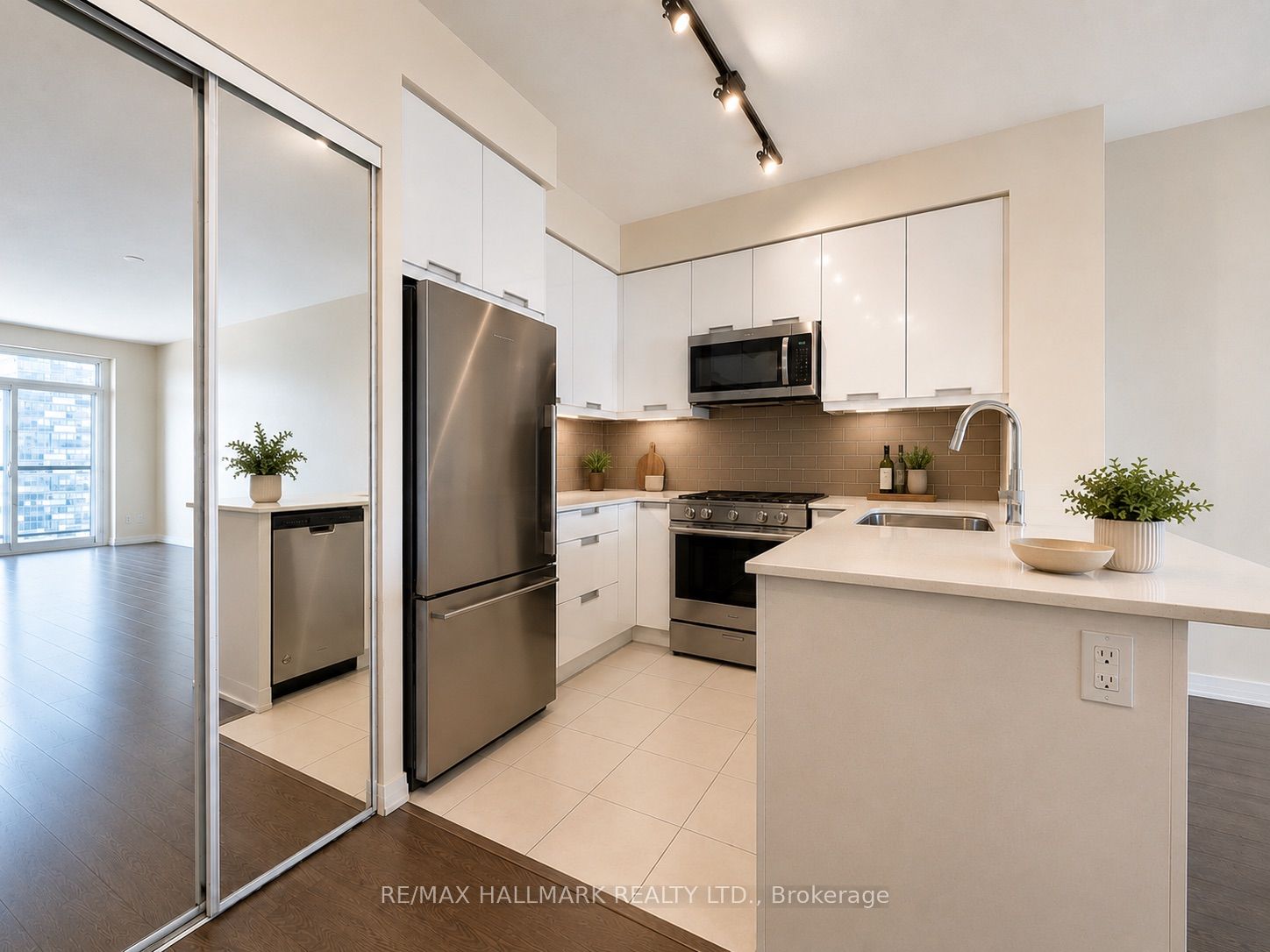 35 Watergarden Drive 1711, Mississauga, ON L5R 0G8 photo 2