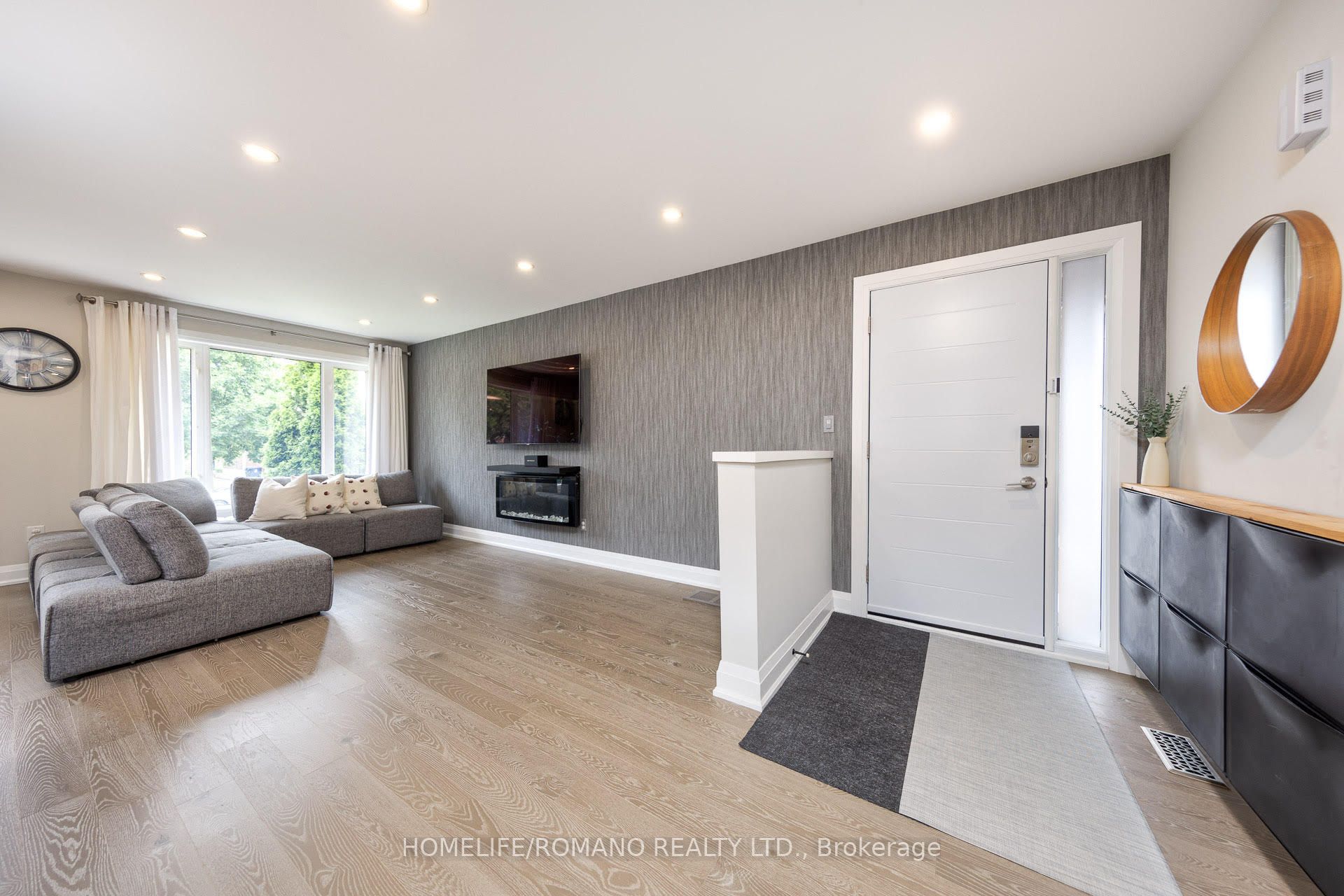 42 Sellmar Road, Toronto, ON M9P 3E6 photo 3