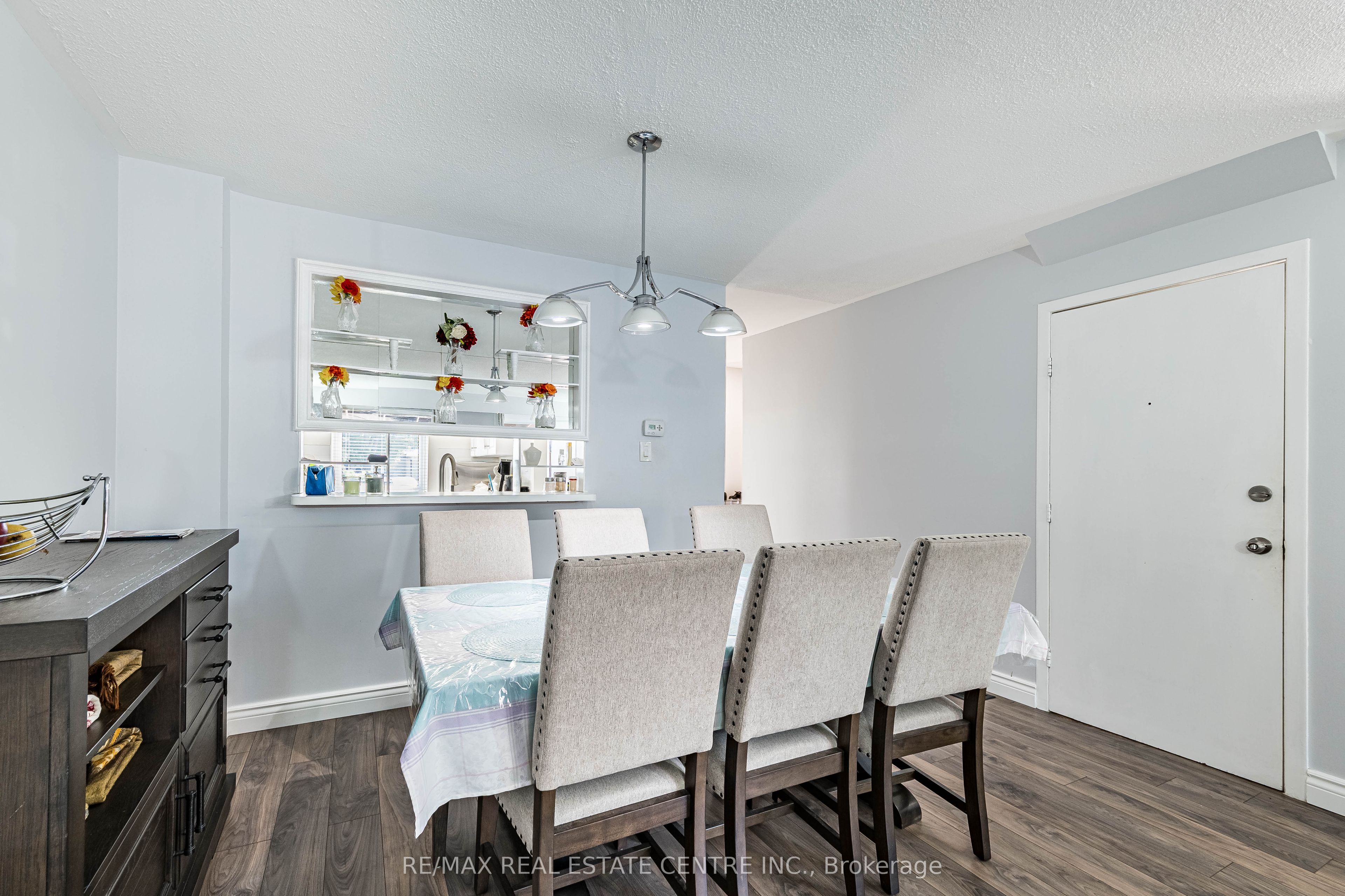 937 Blairholm Avenue Upper, Mississauga, ON L5C 1G5 photo 5