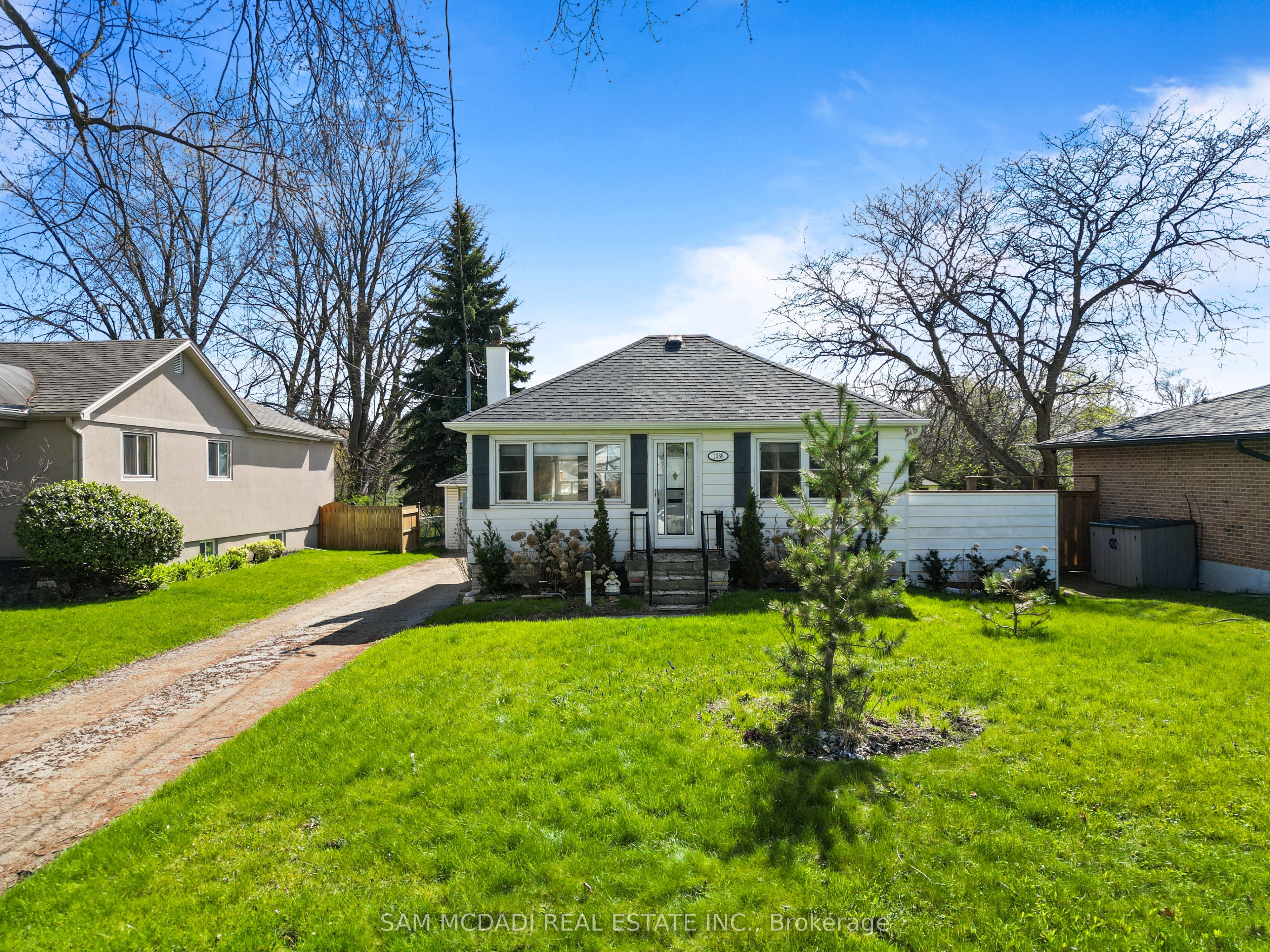 1088 Cherriebell Road, Mississauga, ON L5E 2R3 photo 2