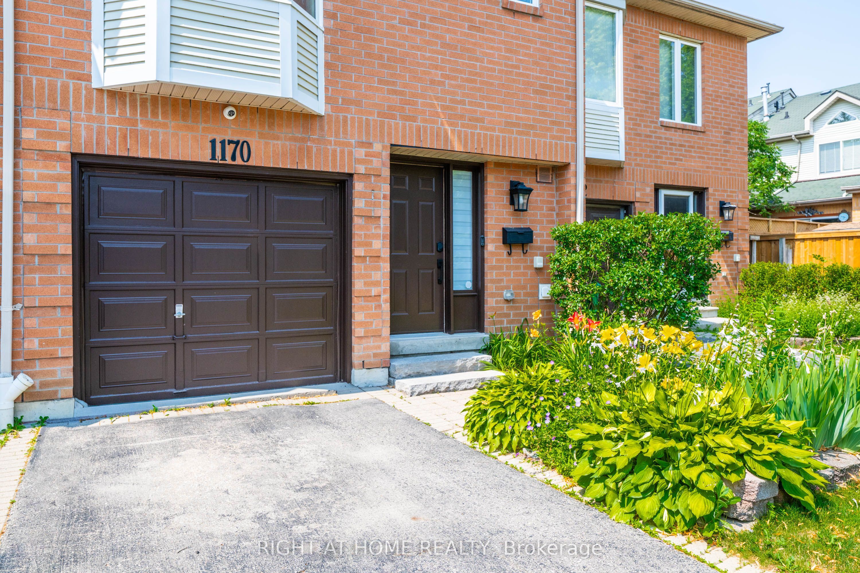 1170 West Shore Drive 23, Mississauga, ON L5E 3H8 photo 3