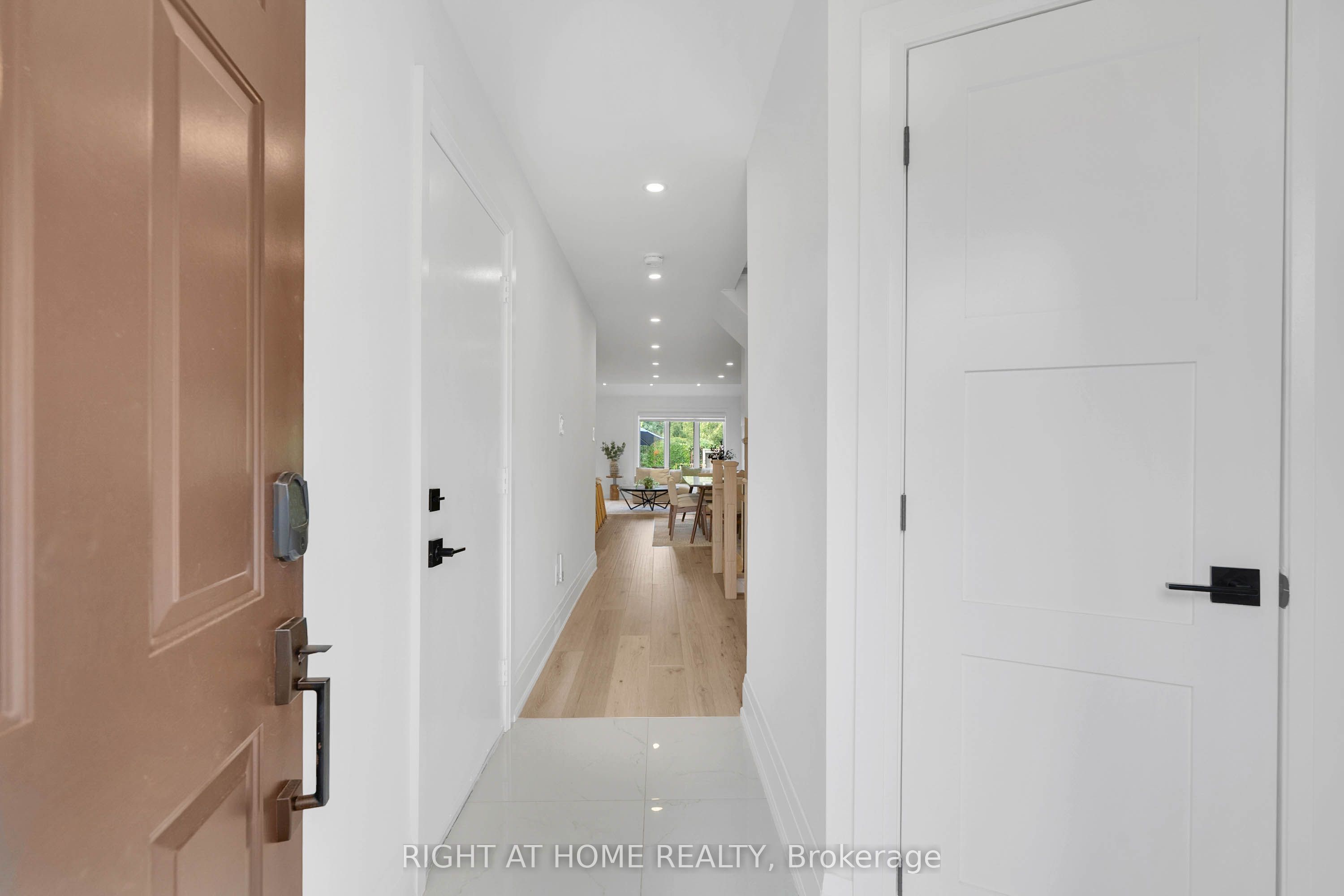 1170 West Shore Drive 23, Mississauga, ON L5E 3H8 photo 4