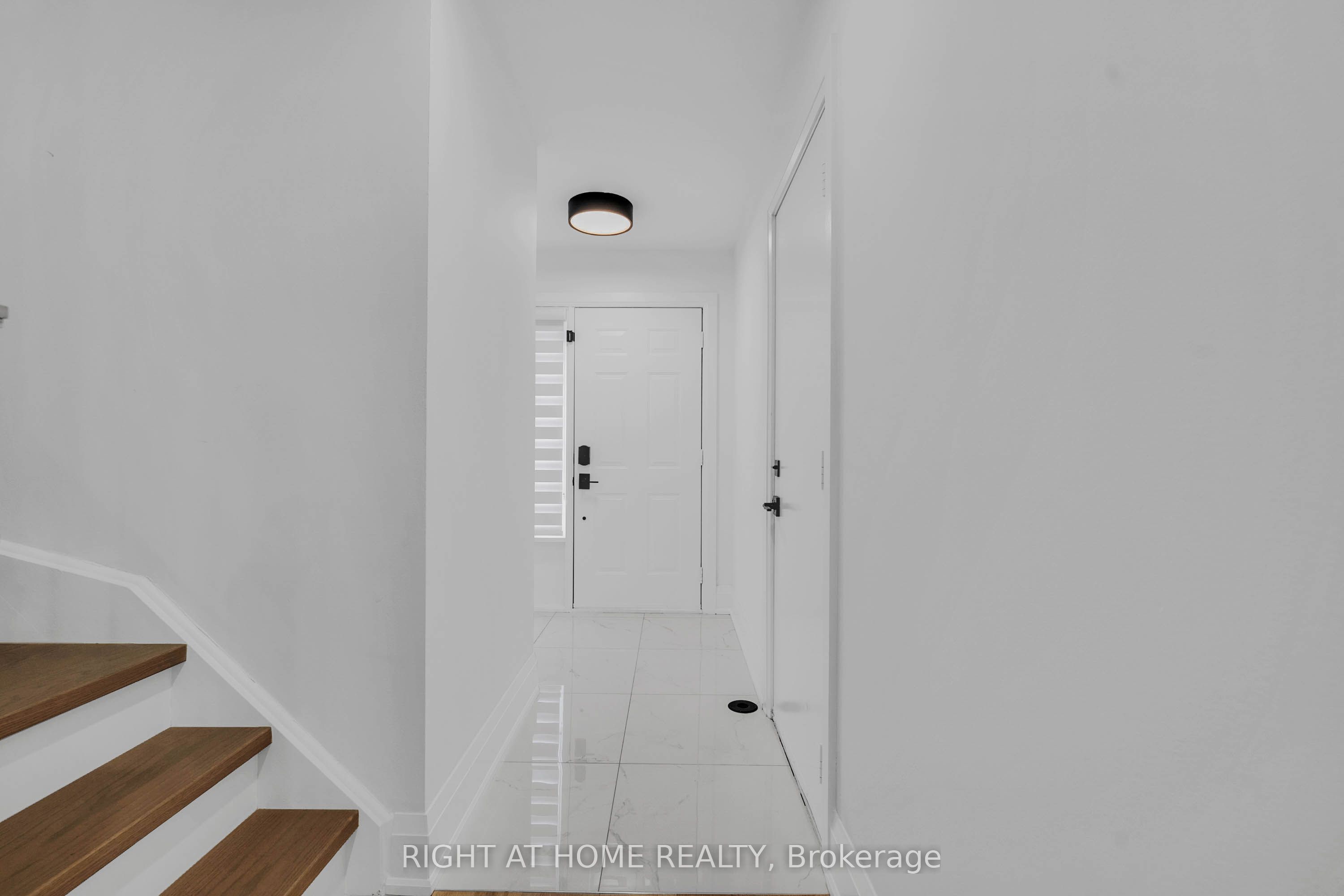 1170 West Shore Drive 23, Mississauga, ON L5E 3H8 photo 5