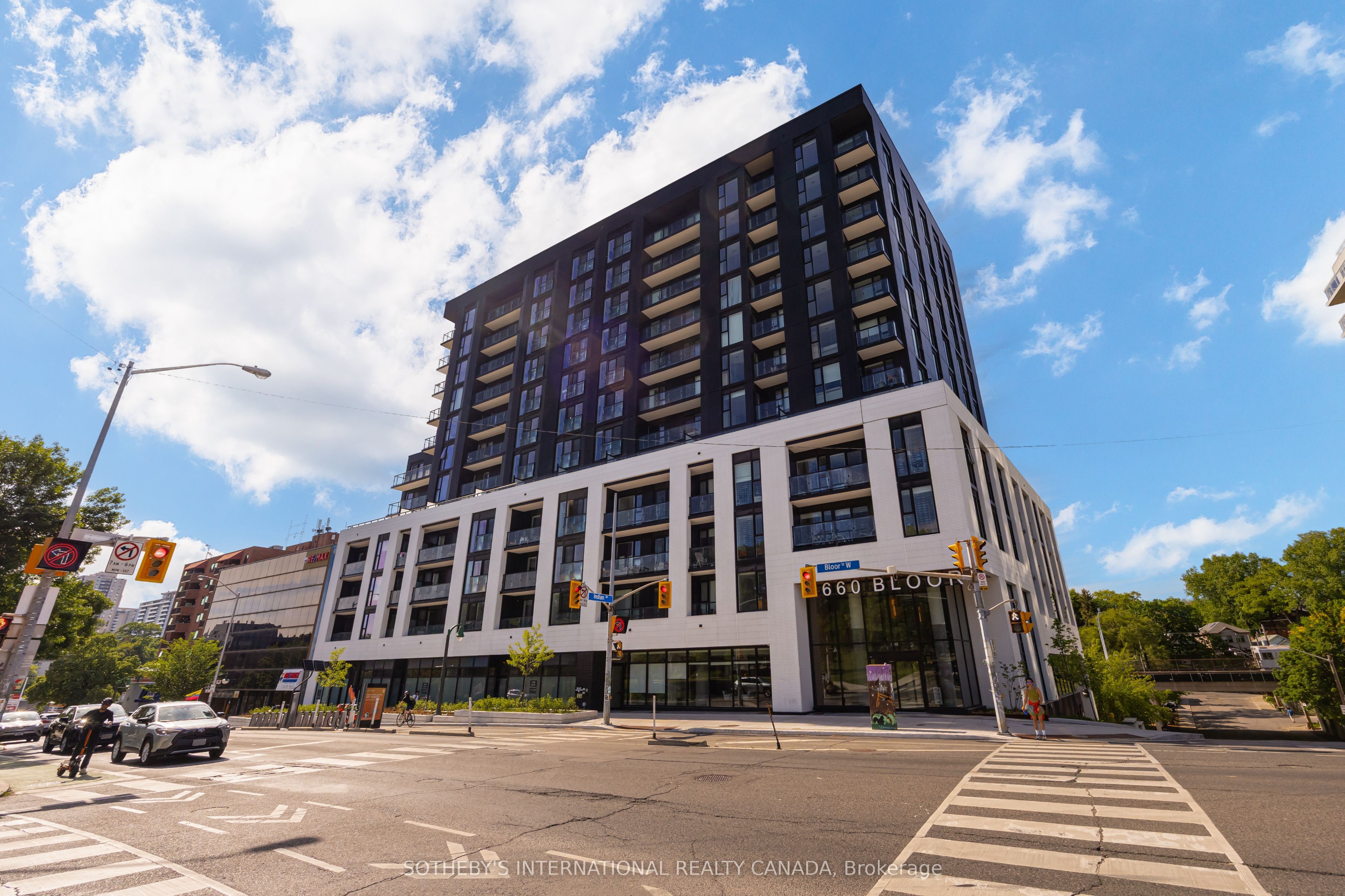 1660 Bloor Street W 812, Toronto, ON M5P 0C5