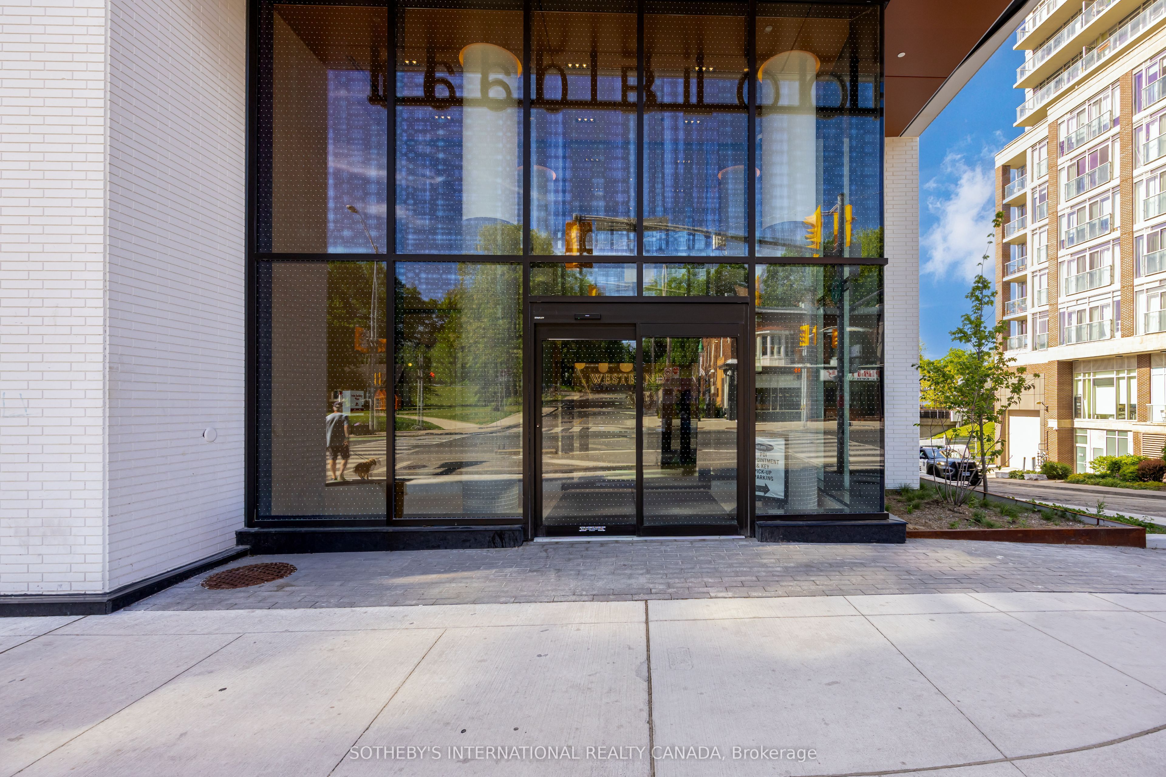1660 Bloor Street W 812, Toronto, ON M5P 0C5 photo 5