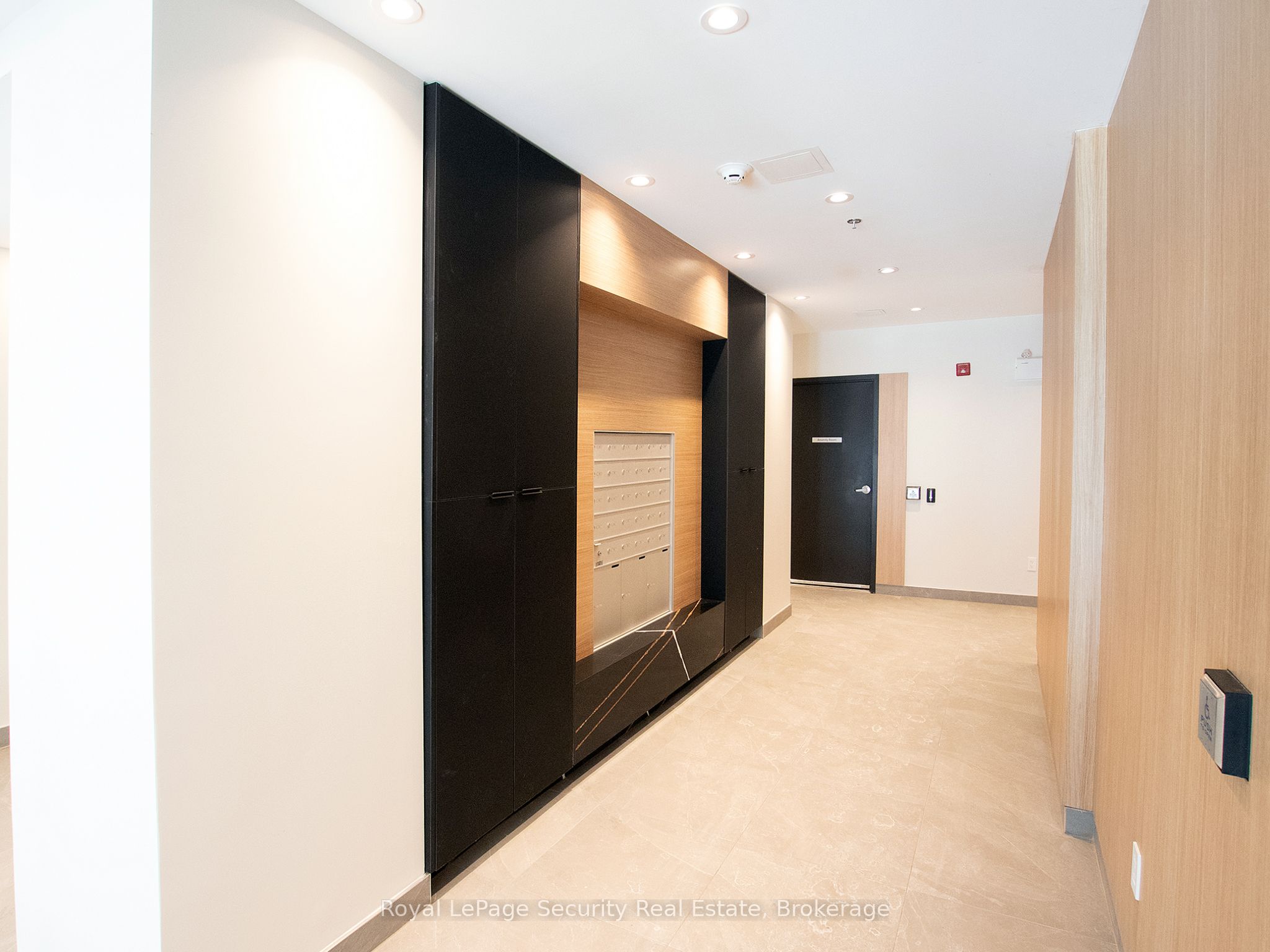 722 Marlee Avenue 104, Toronto, ON M6B 3J7 photo 4