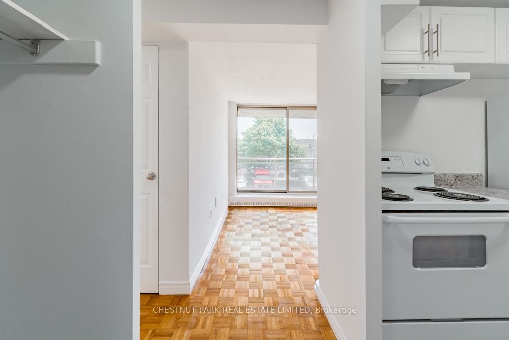1060 Caven Street 202, Mississauga, ON L5G 4J5 photo 4
