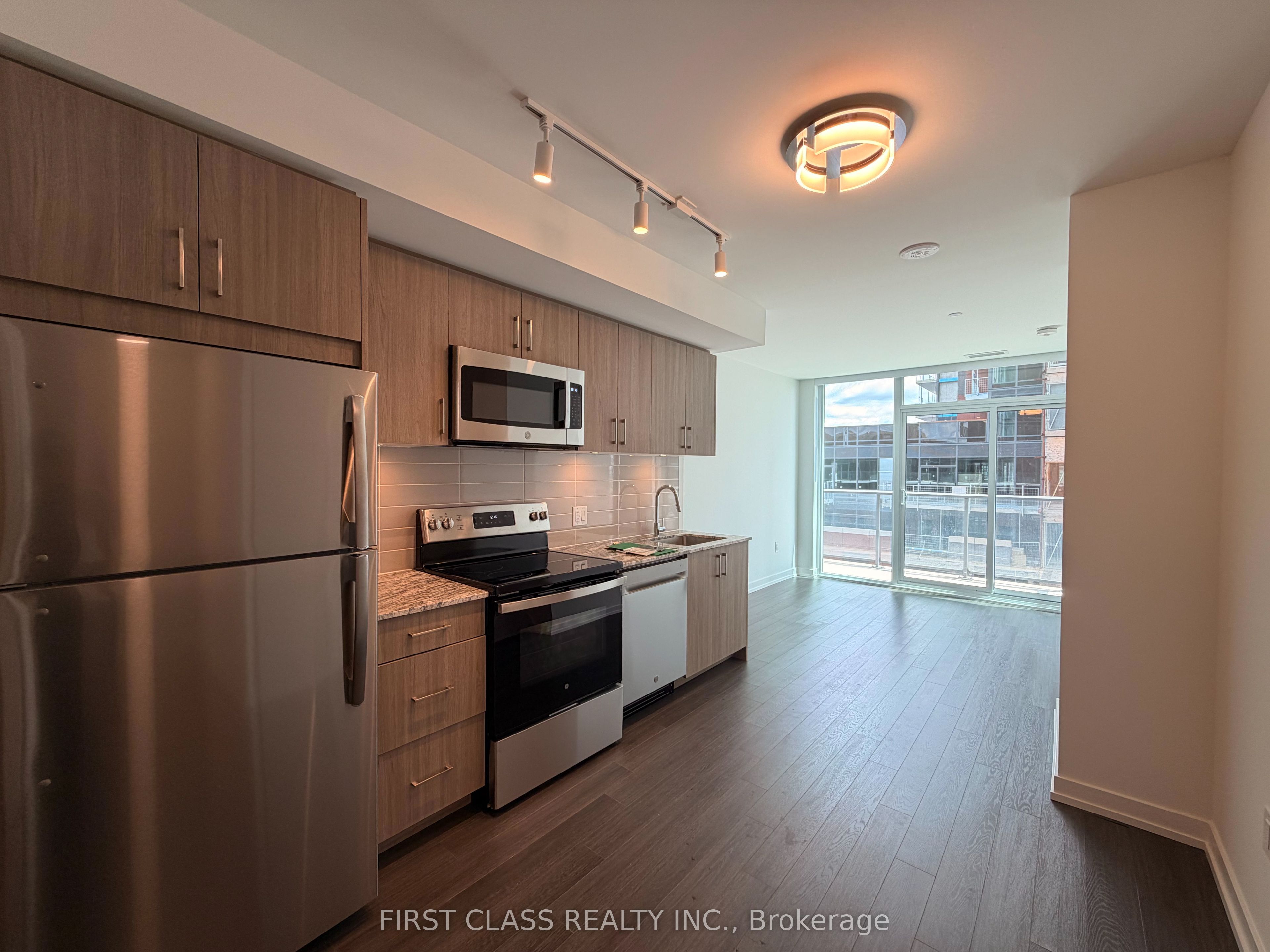4010 Eglinton Avenue 825, Toronto, ON M9A 0G5 photo 2