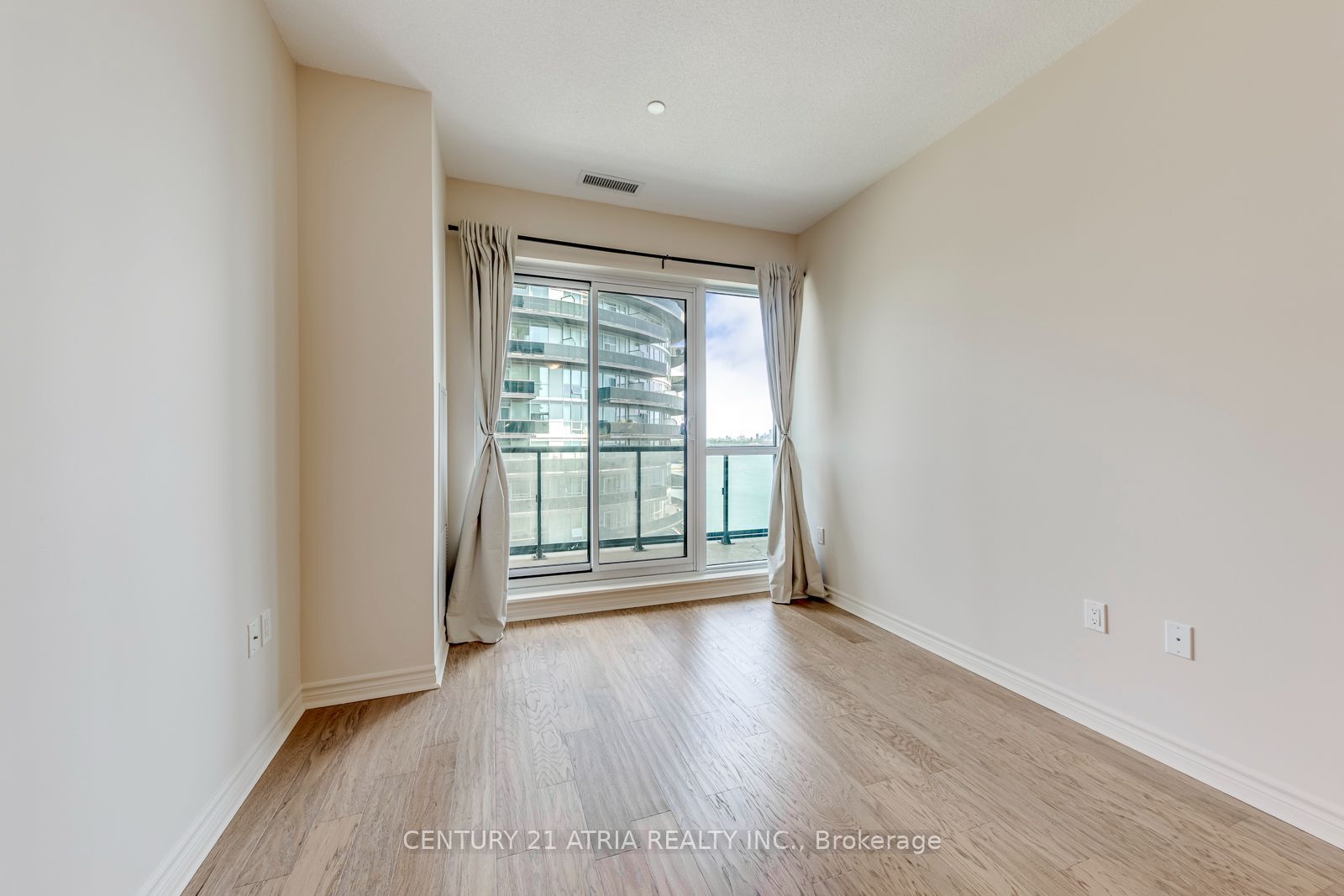 39 Annie Craig Drive 1512, Toronto, ON M8V 0H1 photo 4