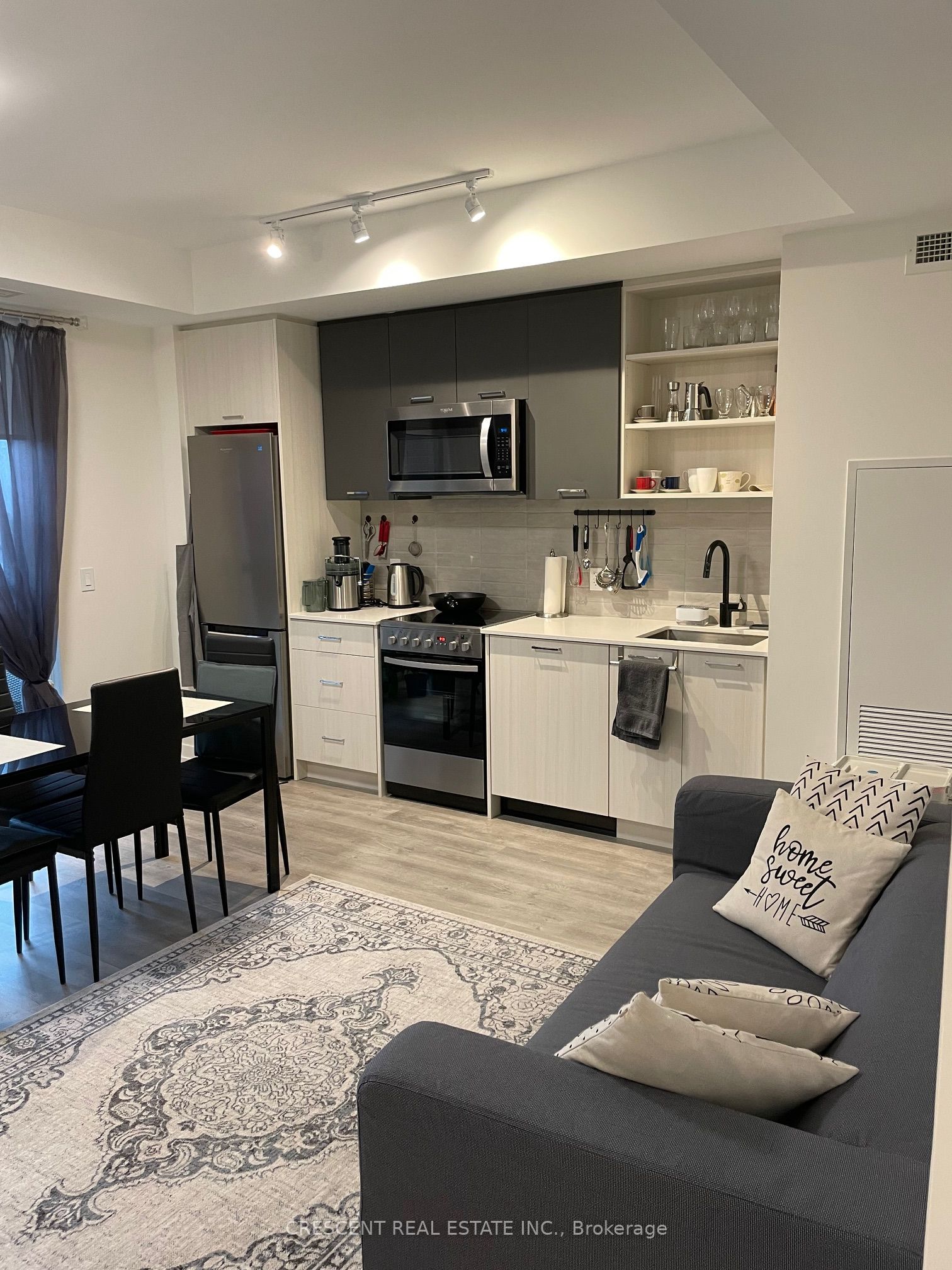 2300 St Clair Avenue W 527, Toronto, ON M6N 1K8 photo 5